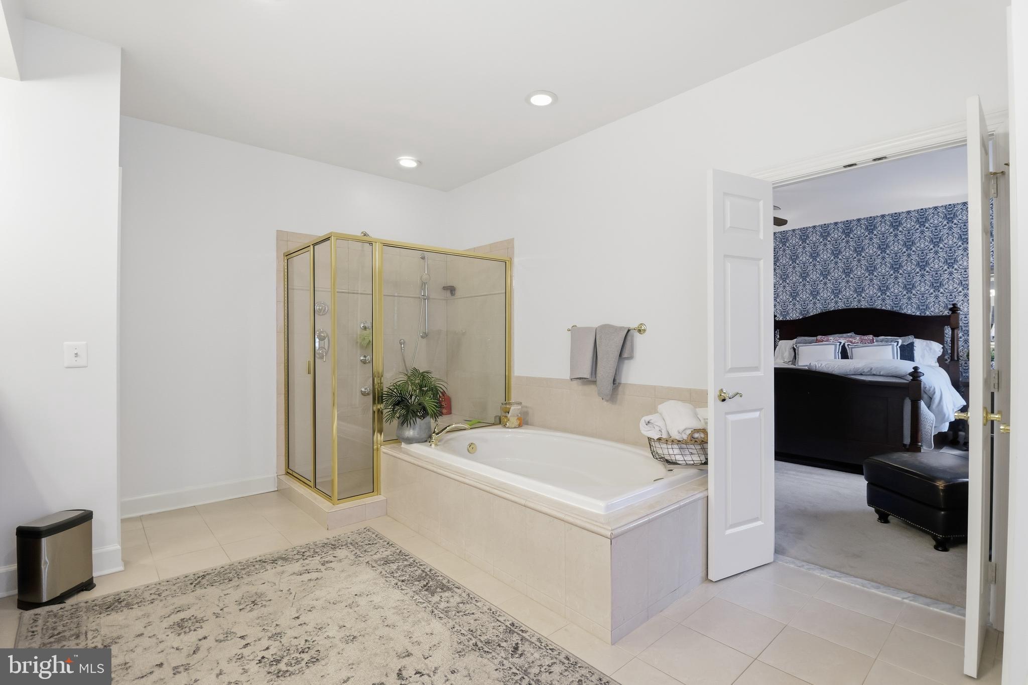 RIVER CREEK - Residential Lease