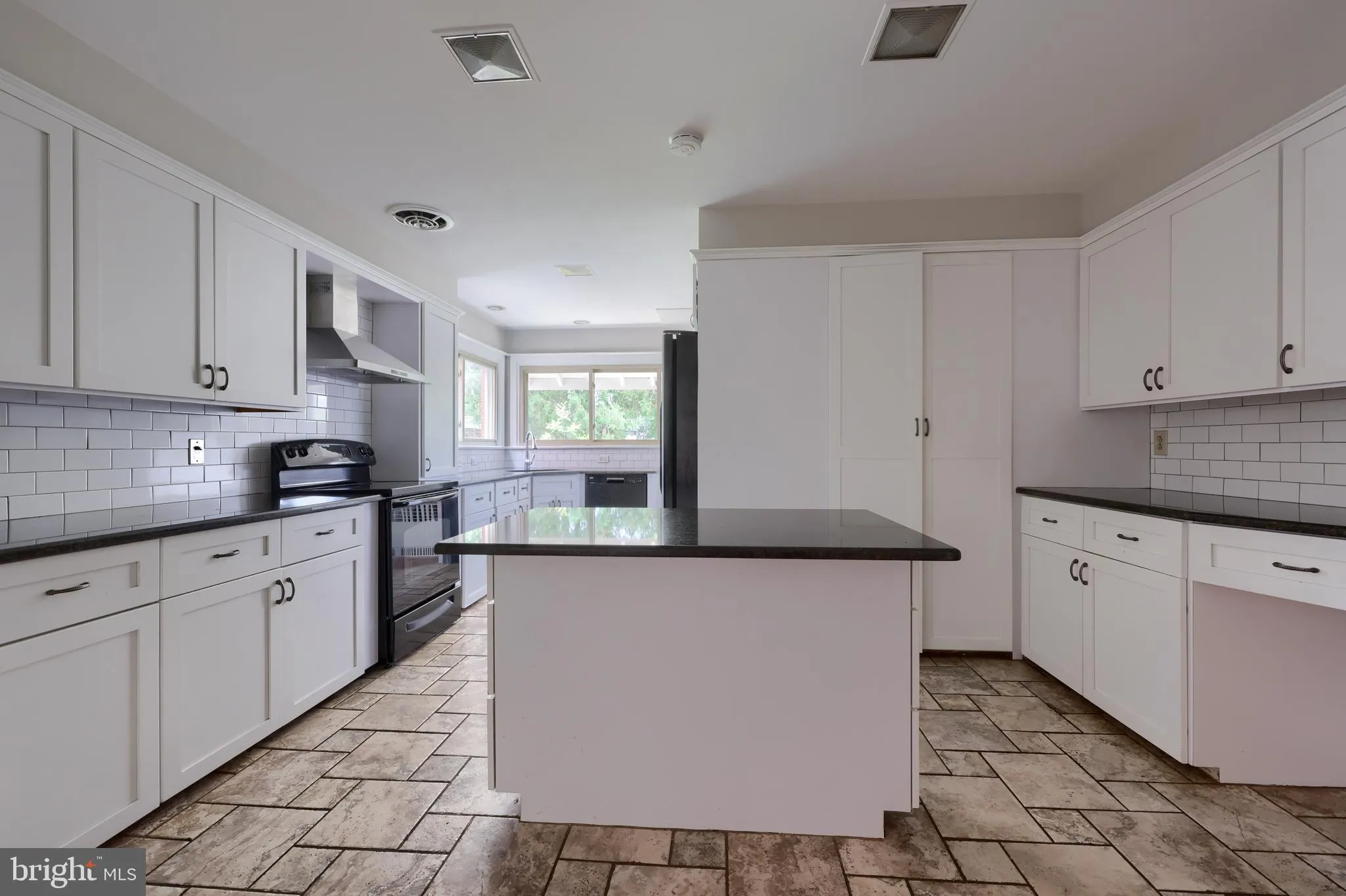 Lancaster, Pennsylvania 17602, United States, 5 Bedrooms Bedrooms, ,2 BathroomsBathrooms,Residential,Active,20645