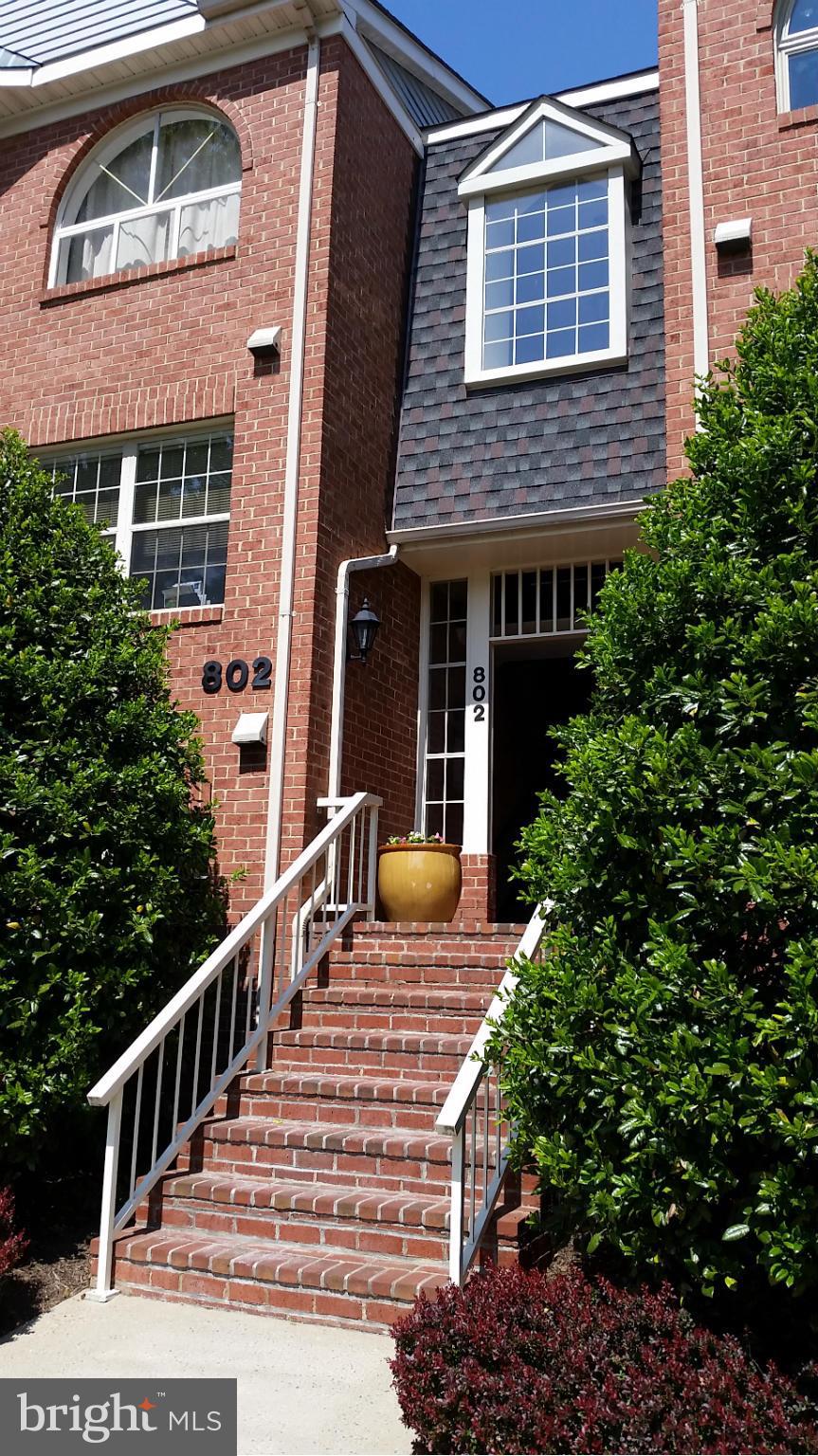 Amazing top floor Condo in an great Location in Gaithersburg; located at Oaks @ Washingtonian Woods right off of Muddy Branch and Great Seneca! This two bedroom, two and a half bath condo. galley kitchen with lots of storage and granite countertops, dining room, living area, and an enclosed balcony. neighborhood pool, walking paths, tennis courts, basketball court, and a playground.