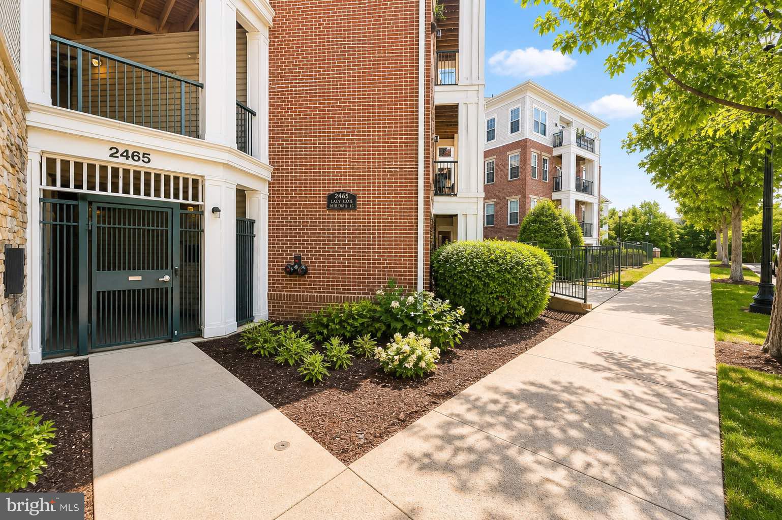 GROVE AT ARLINGTON - Residential