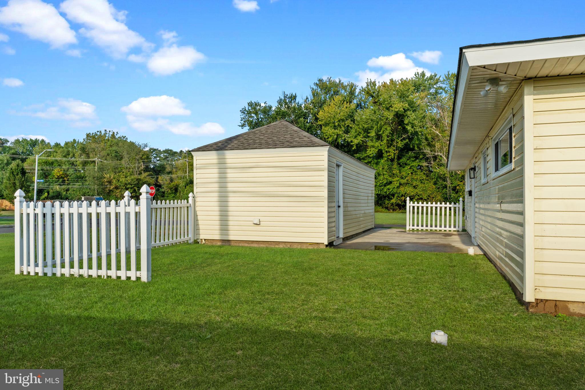 INDIAN CREEK - Residential Lease