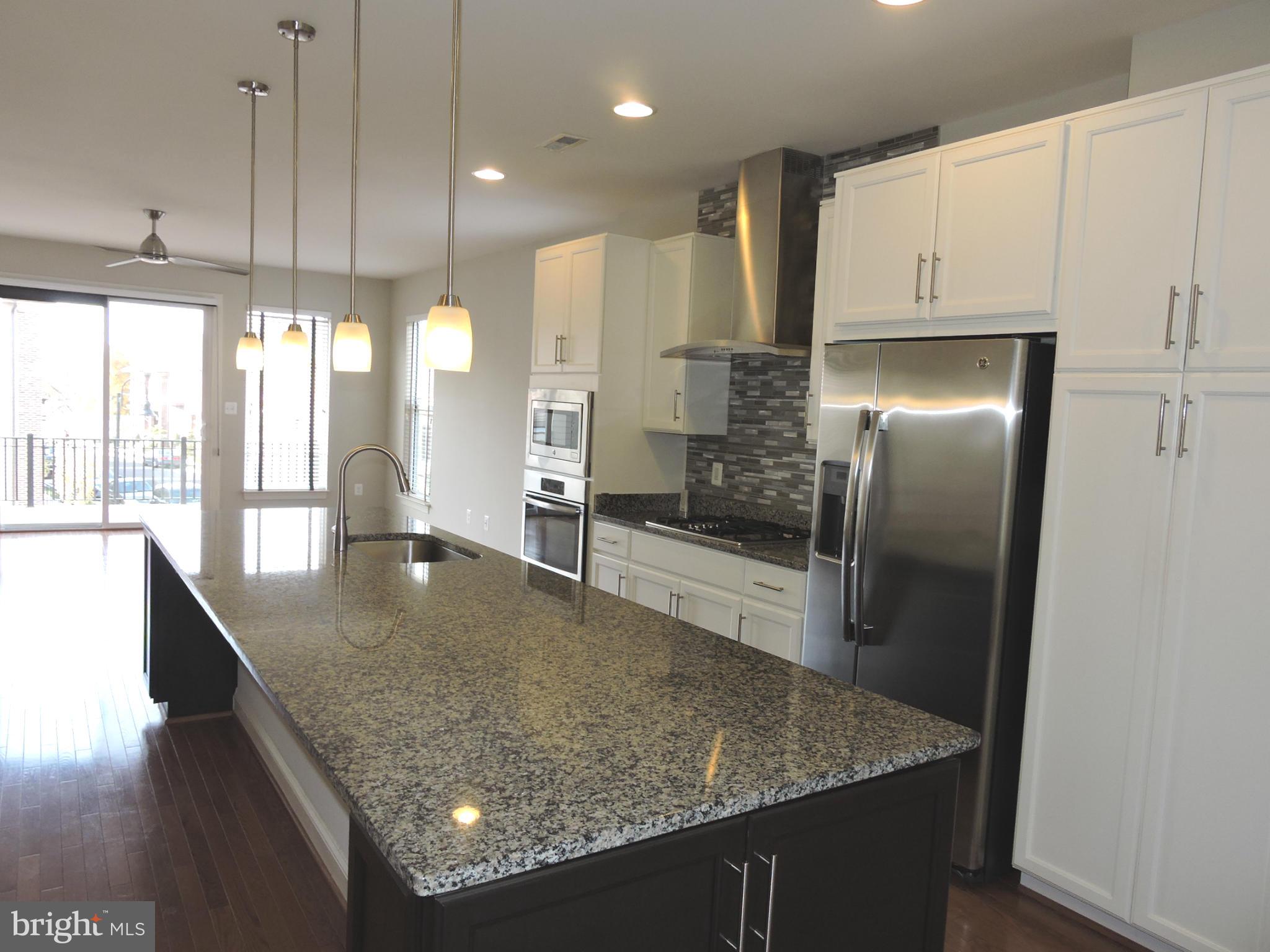 ONE LOUDOUN LANDBAY C - Residential Lease