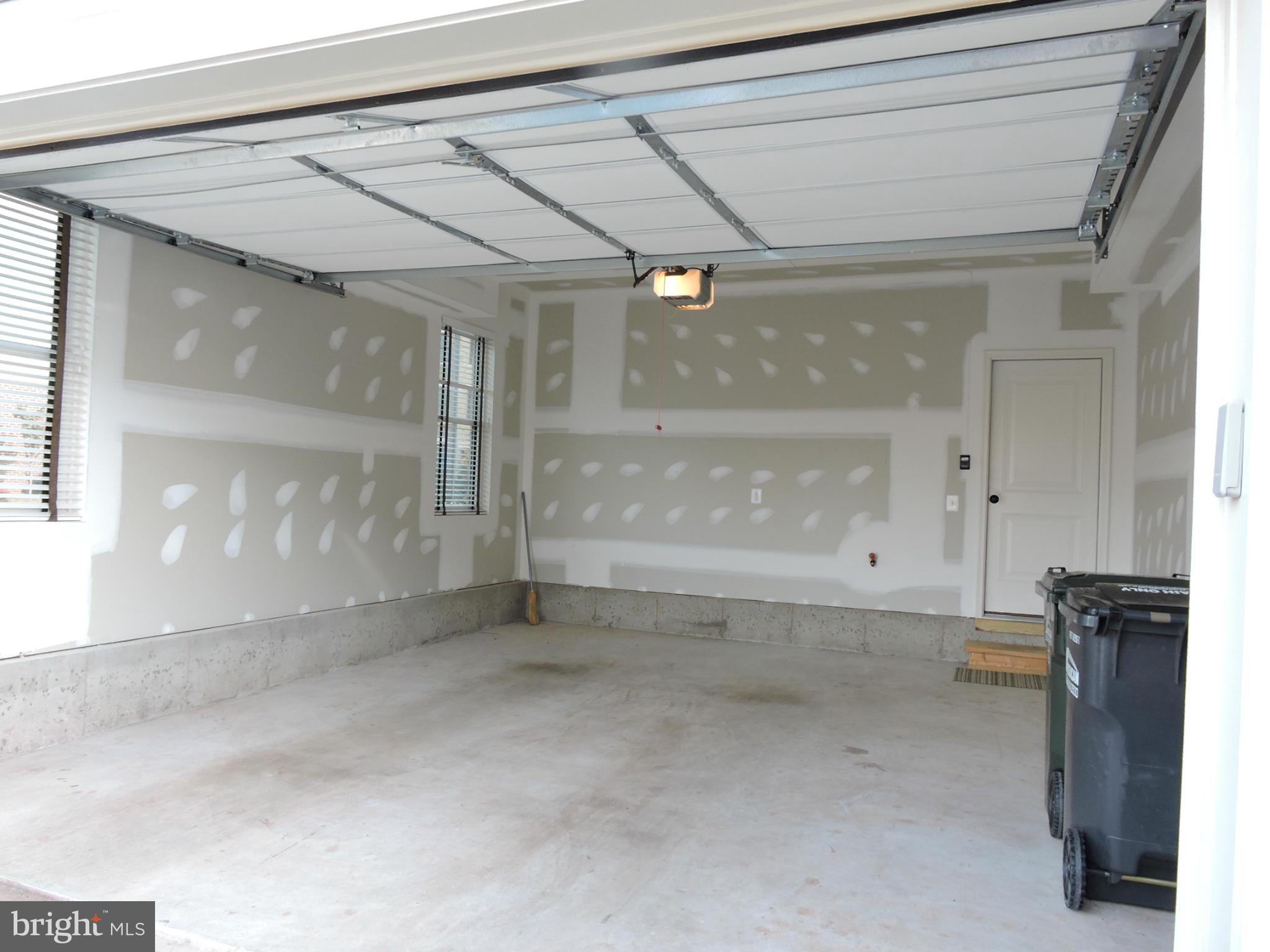 ONE LOUDOUN LANDBAY C - Residential Lease