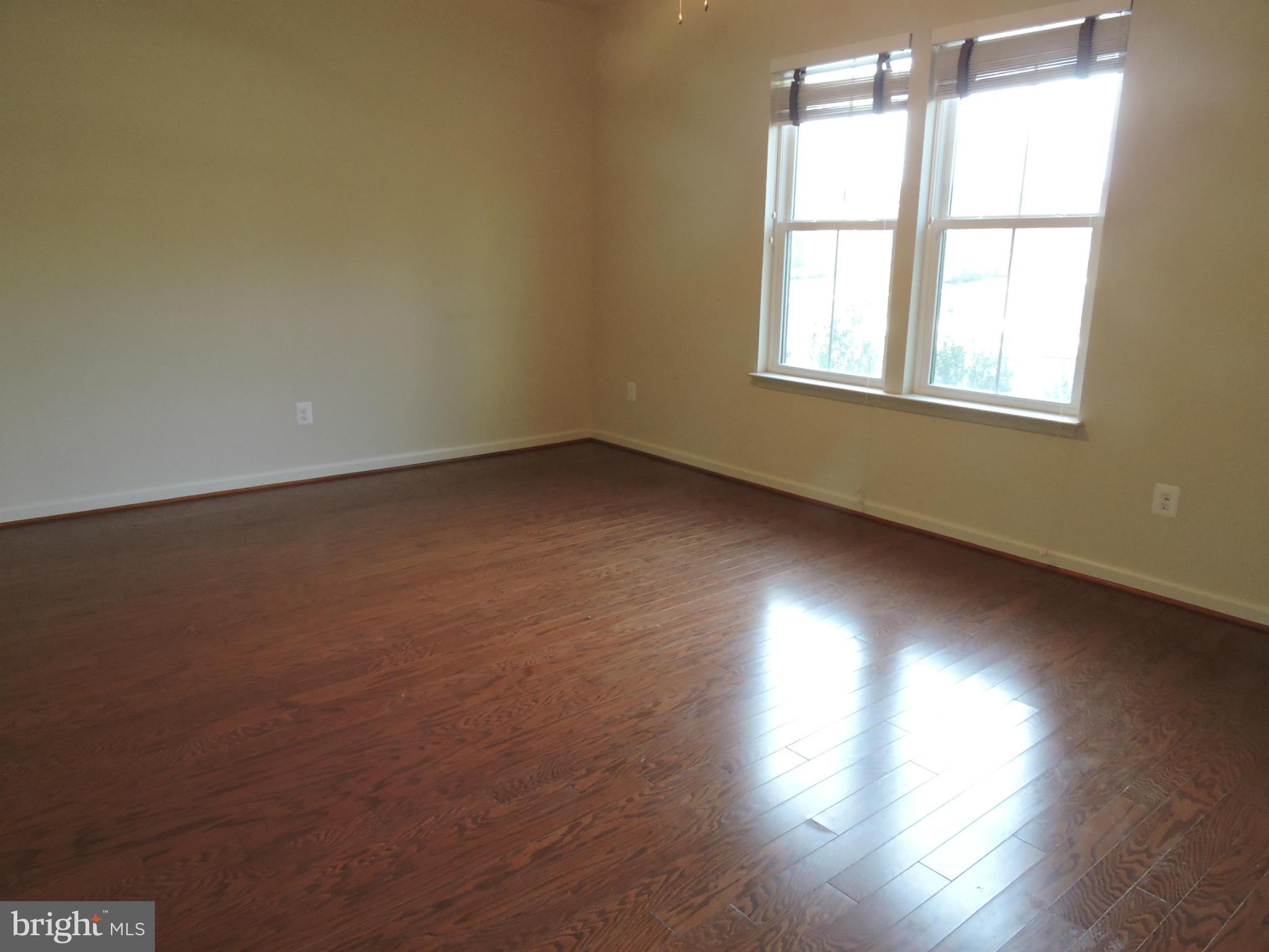 ONE LOUDOUN LANDBAY C - Residential Lease