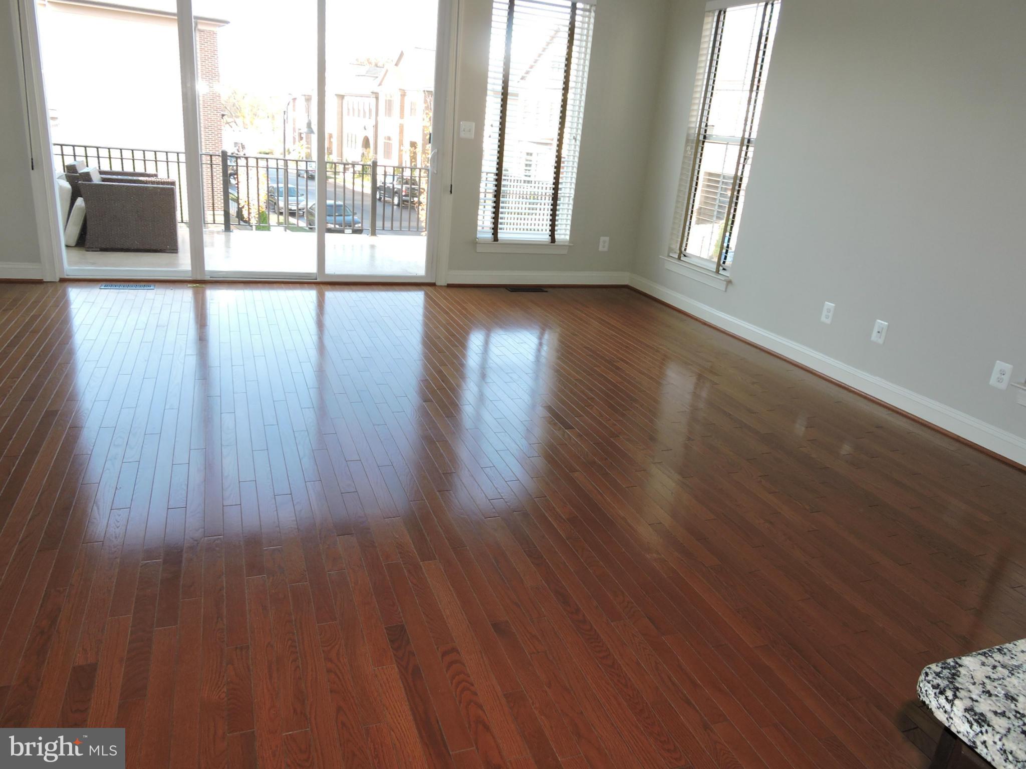 ONE LOUDOUN LANDBAY C - Residential Lease