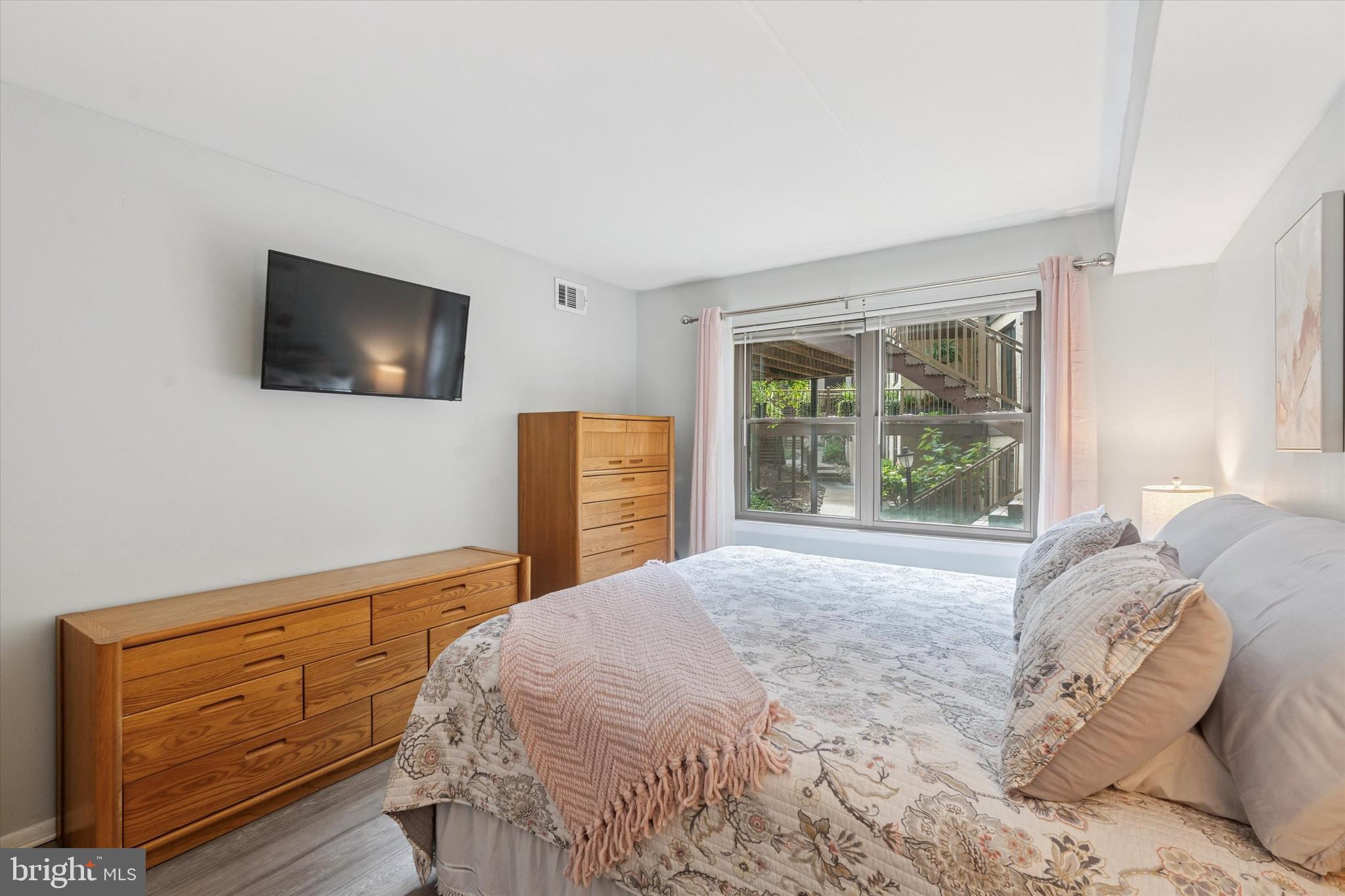 ROXBOROUGH - Residential