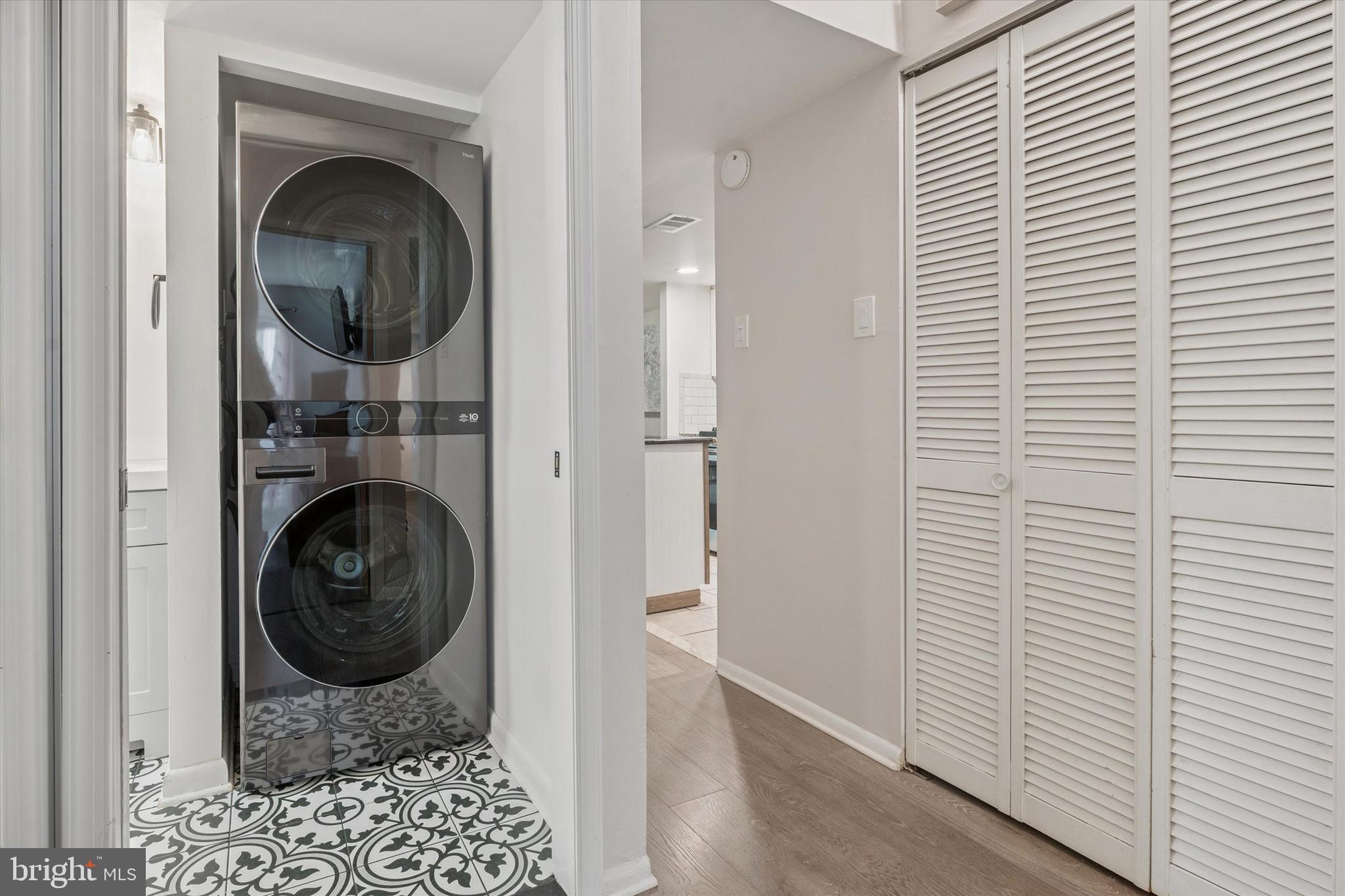 ROXBOROUGH - Residential