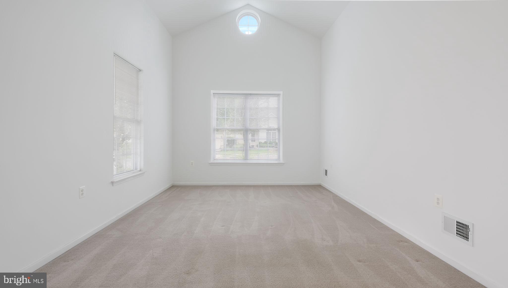 926 LAURENS LANE