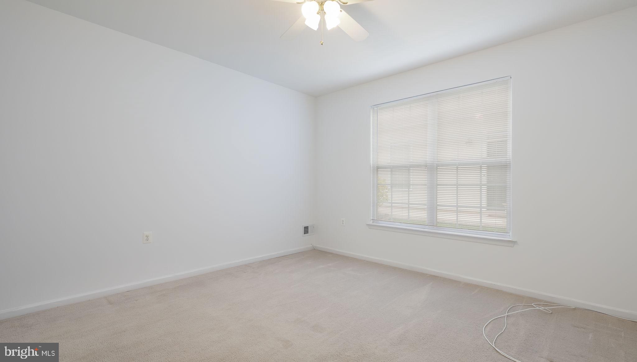 926 LAURENS LANE
