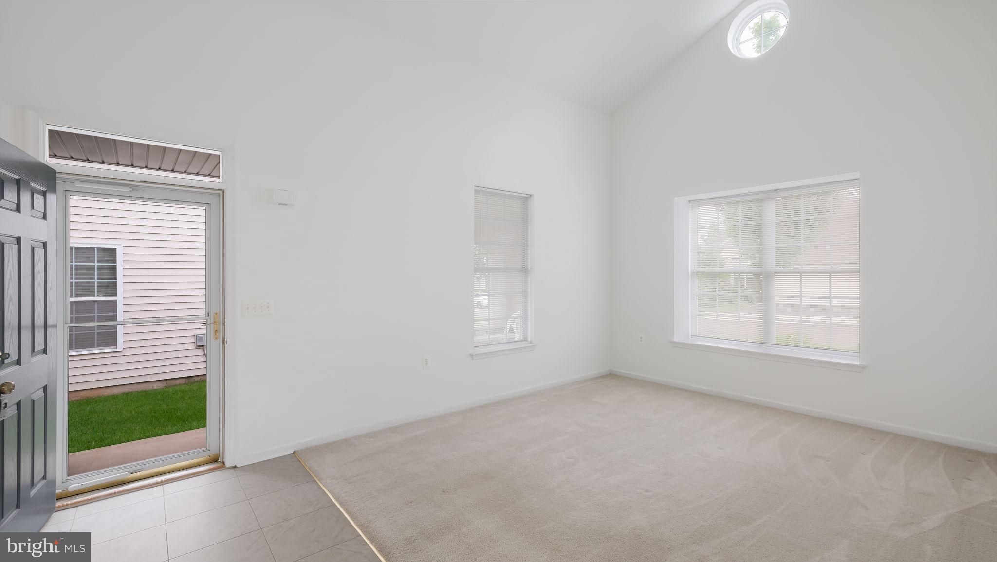 926 LAURENS LANE