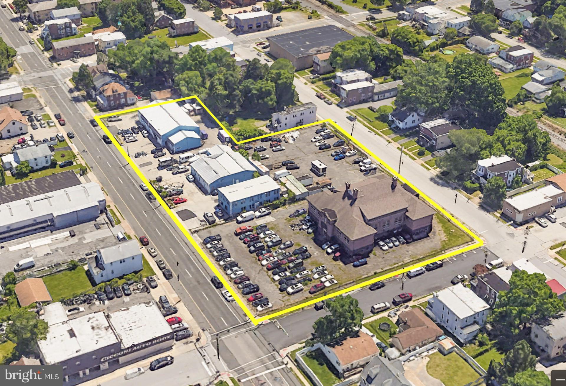 Main image without alt text