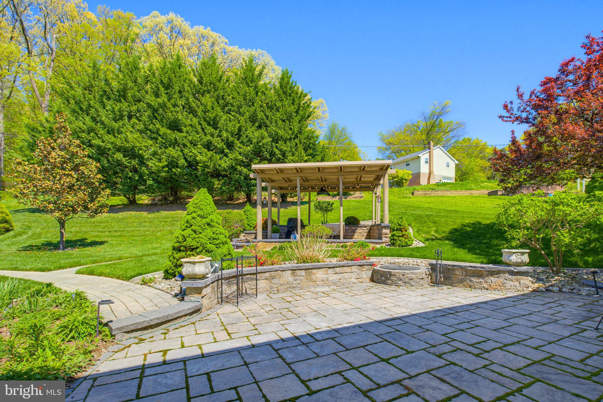 JAMES MEADOW - Residential