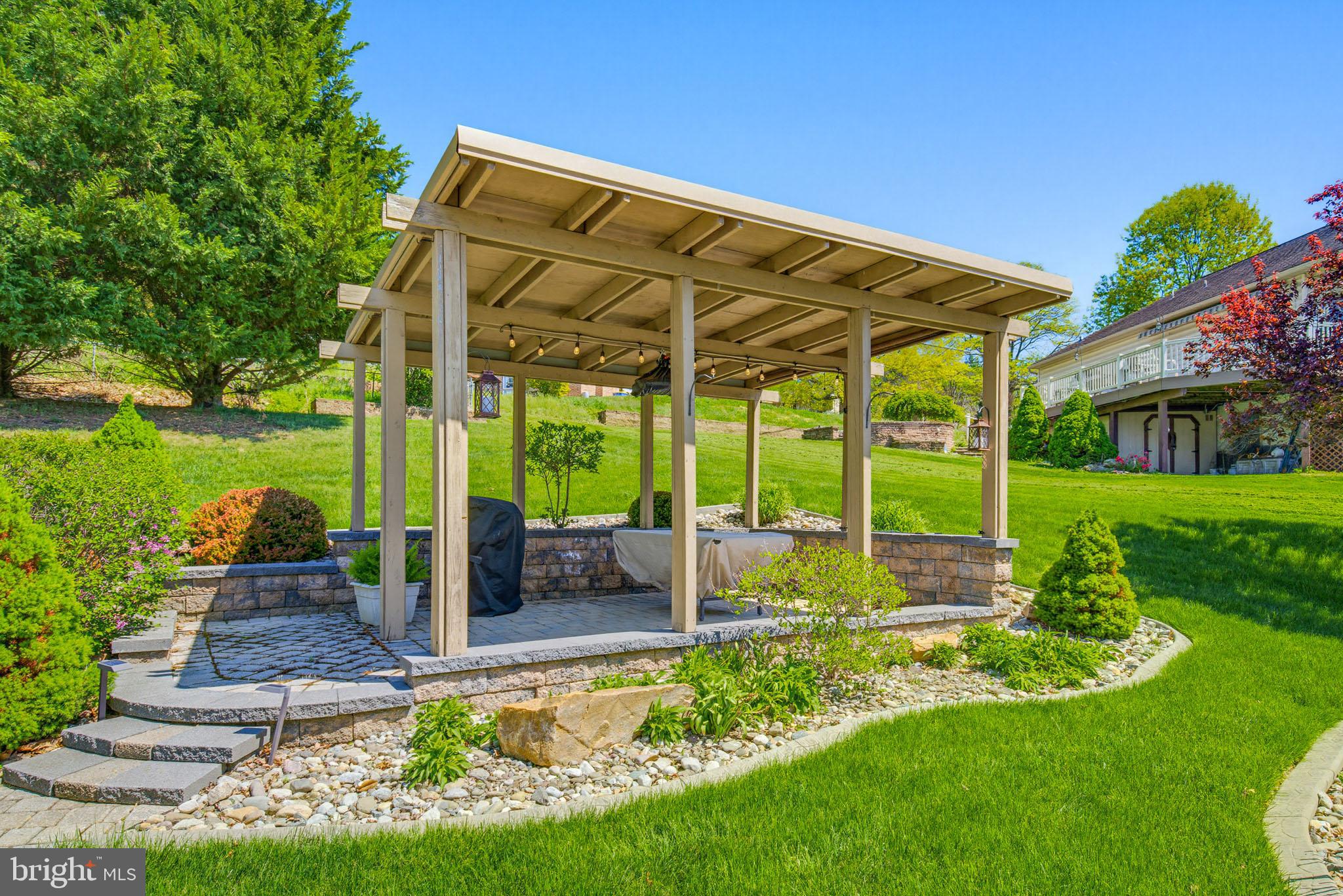 JAMES MEADOW - Residential