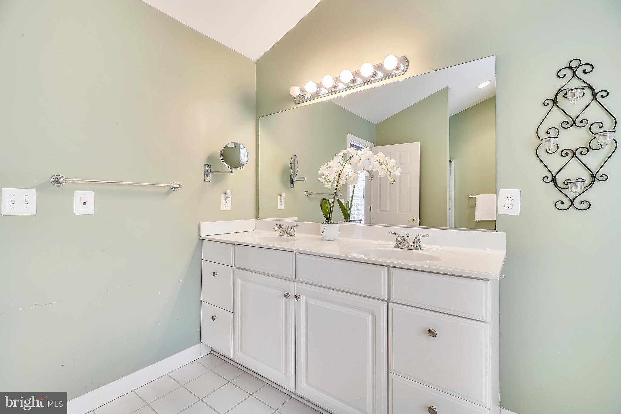 ANNAPOLIS ROADS - Residential