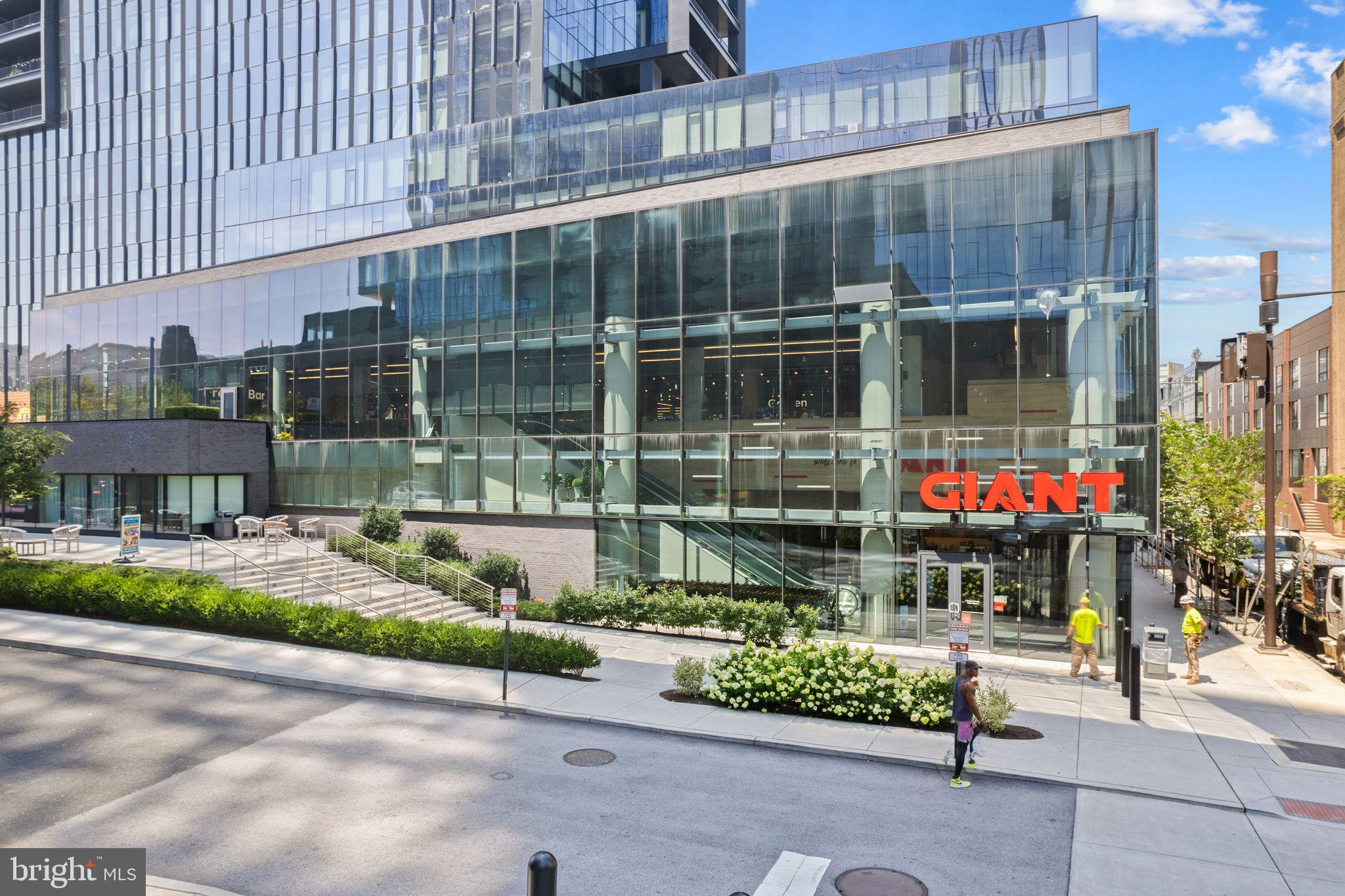 LOGAN SQUARE - Residential