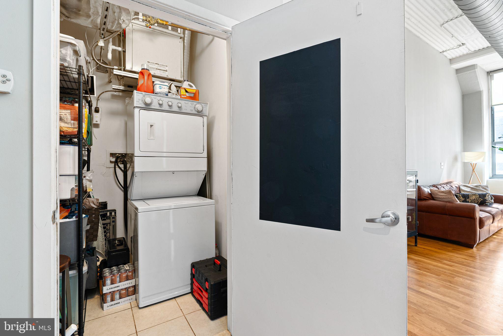 LOGAN SQUARE - Residential