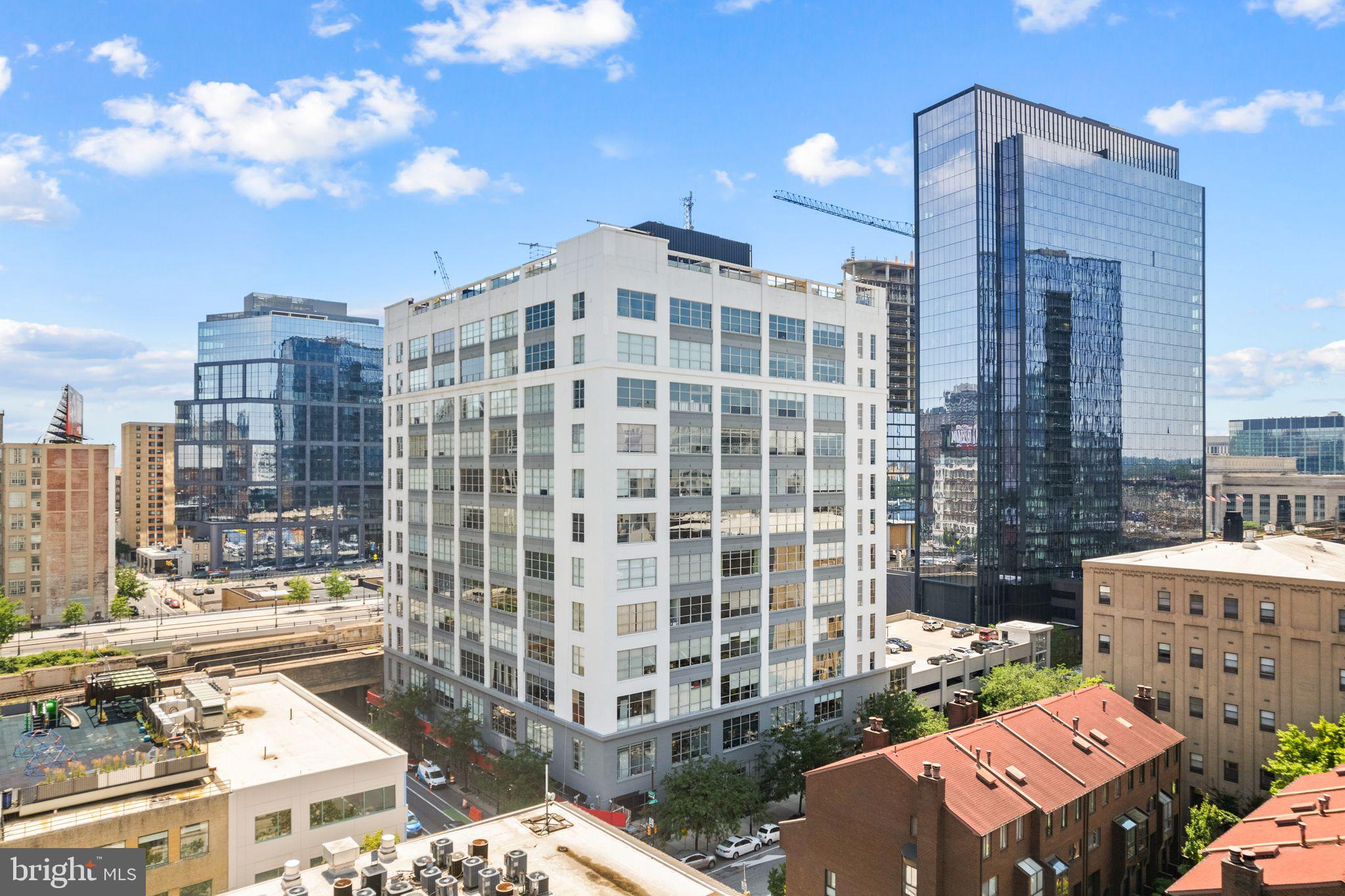 LOGAN SQUARE - Residential