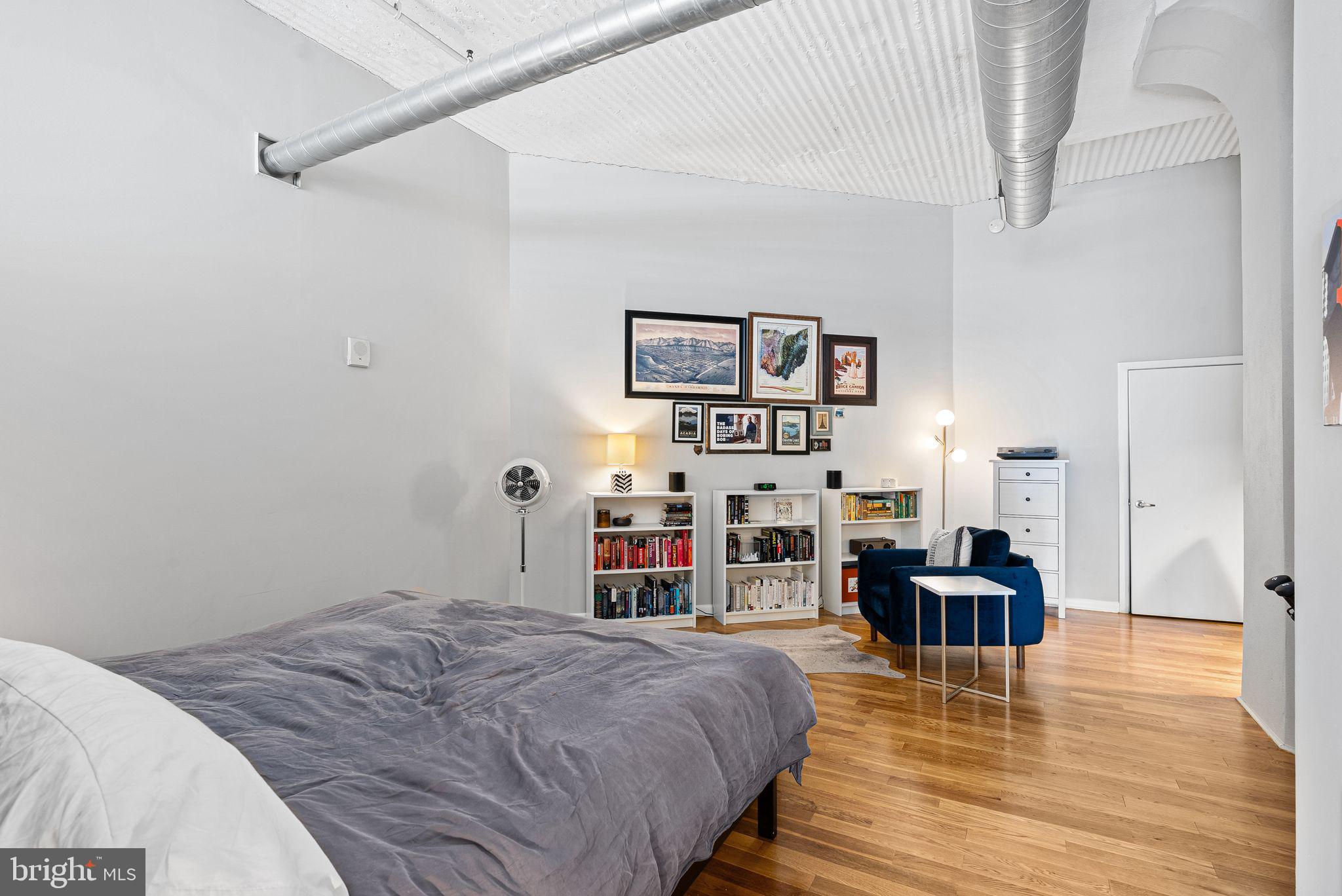 LOGAN SQUARE - Residential