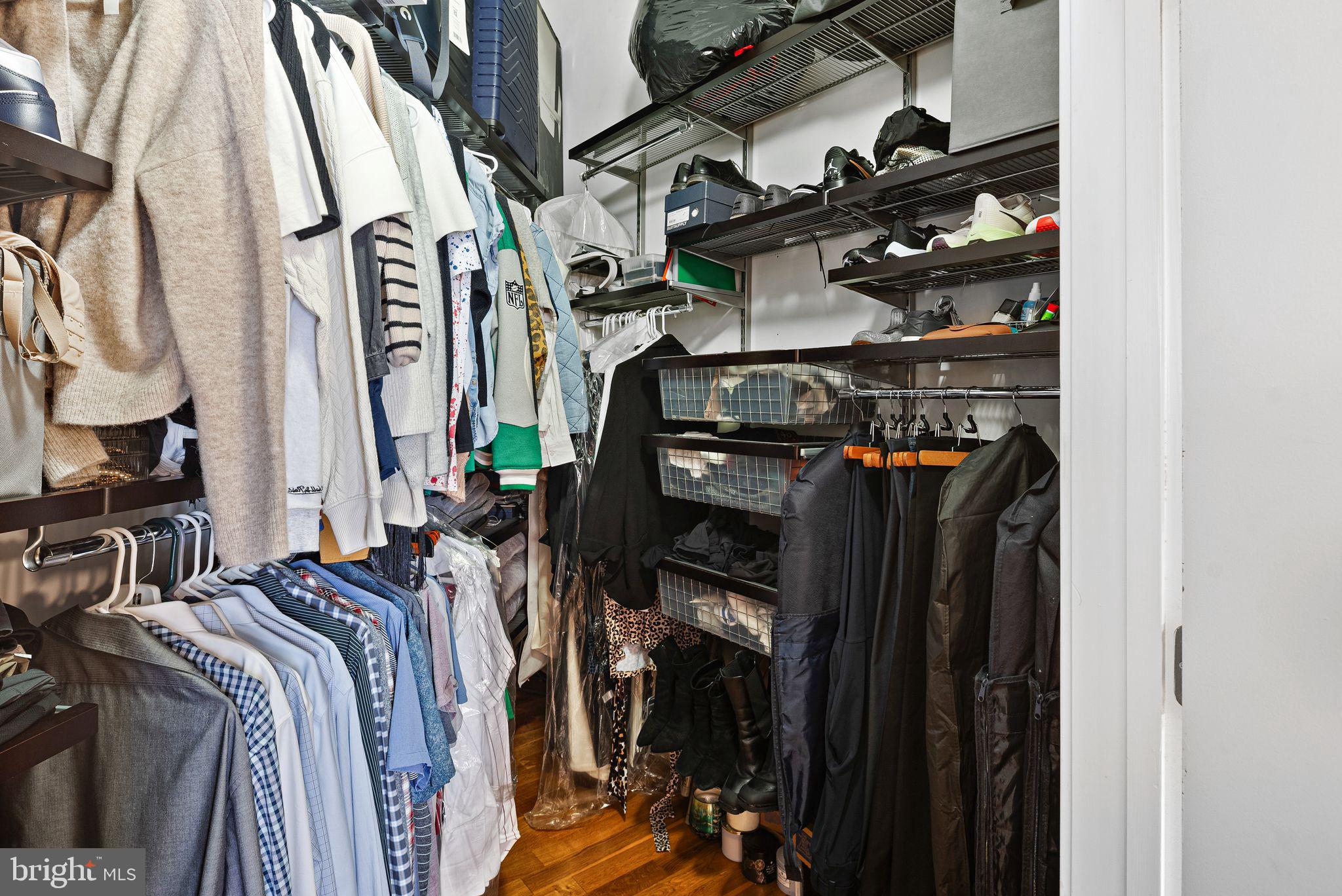 LOGAN SQUARE - Residential