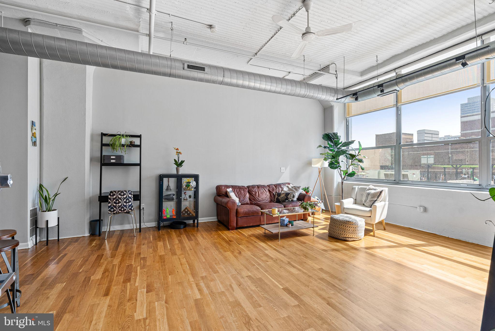 LOGAN SQUARE - Residential