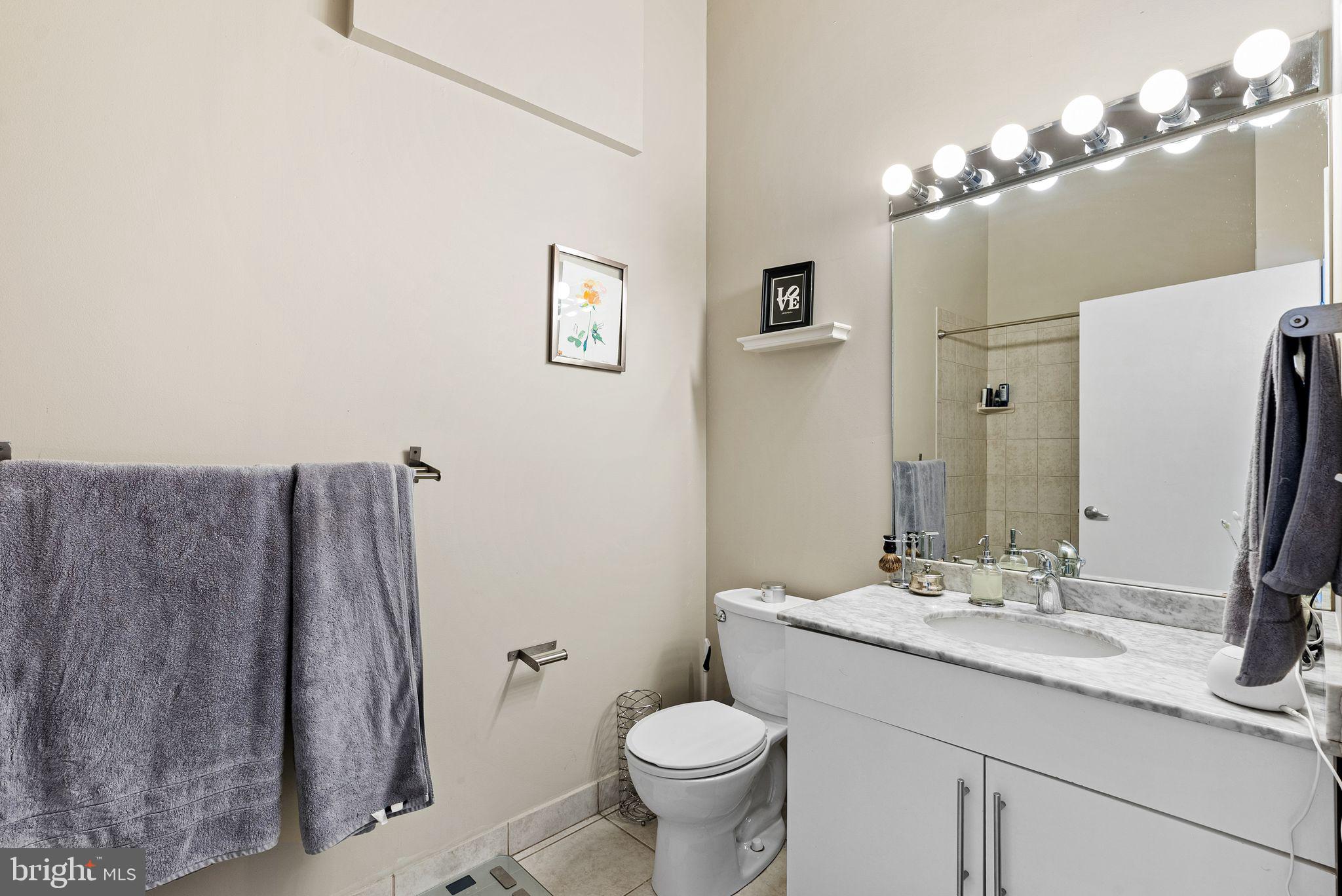 LOGAN SQUARE - Residential