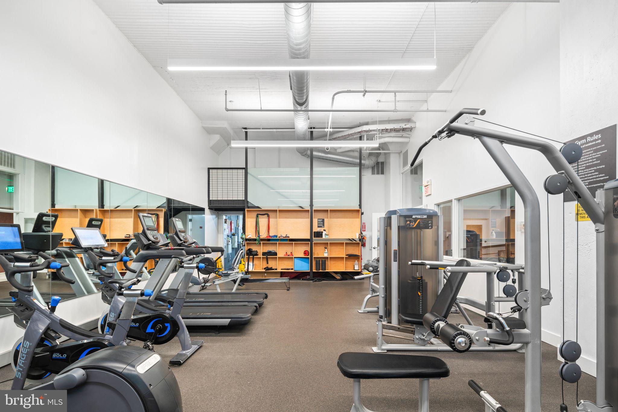 LOGAN SQUARE - Residential