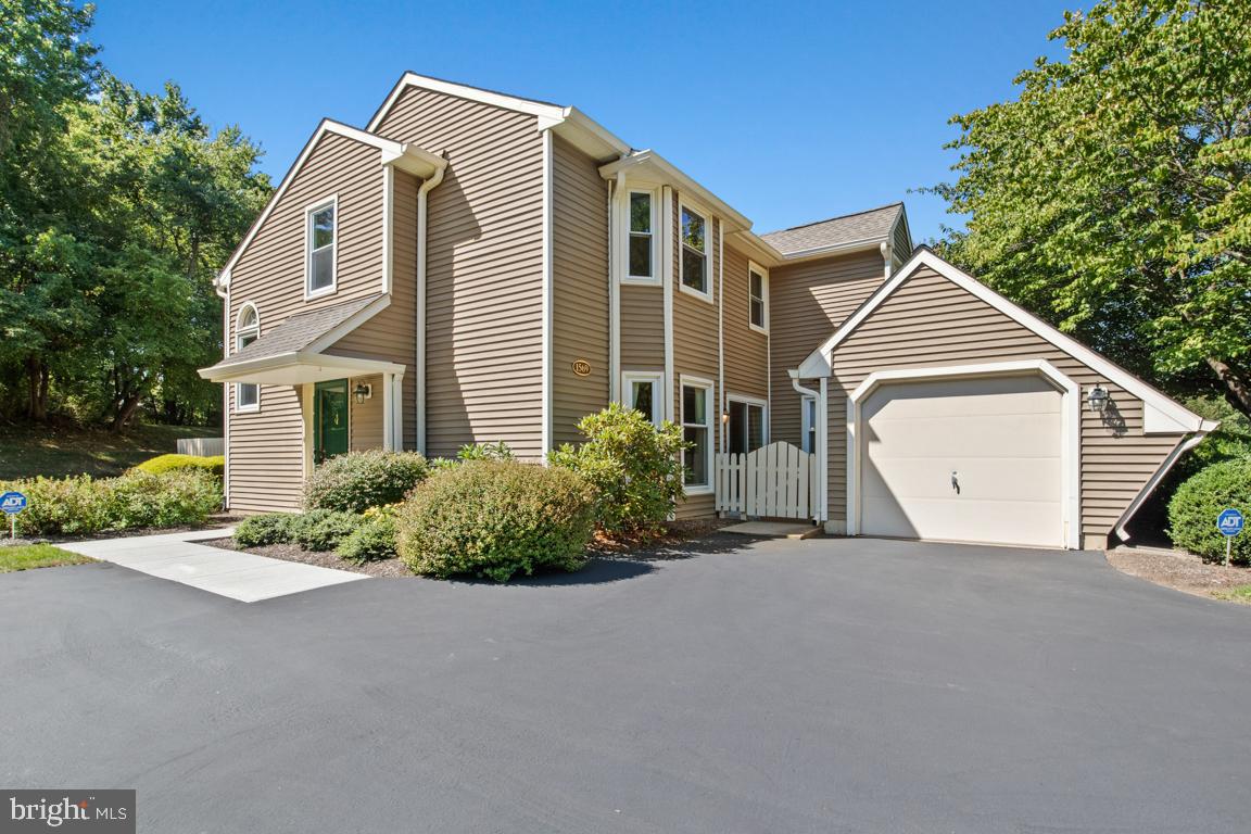 1569 APPLEWOOD CIRCLE