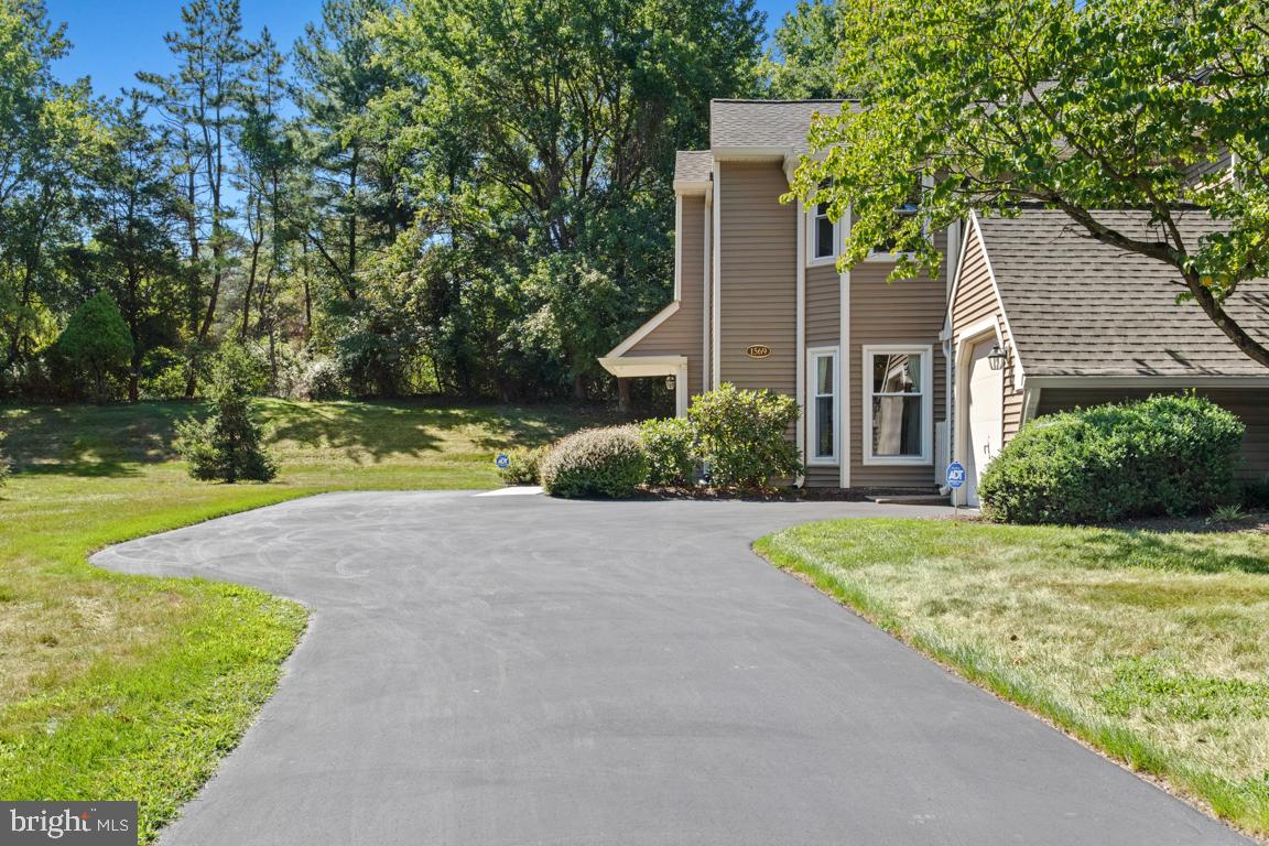 1569 APPLEWOOD CIRCLE