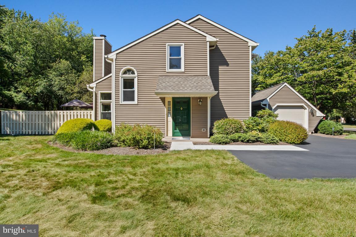 1569 APPLEWOOD CIRCLE