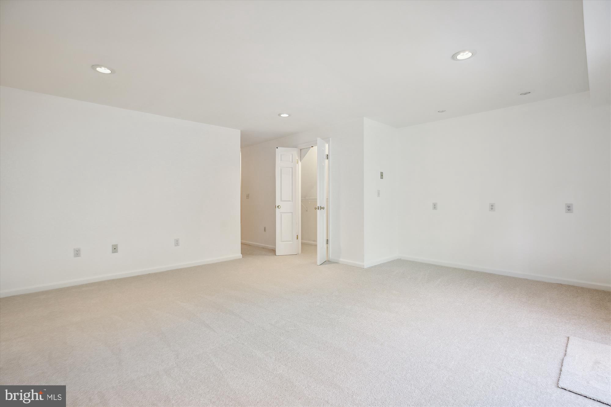 NORBECK MANOR - Residential