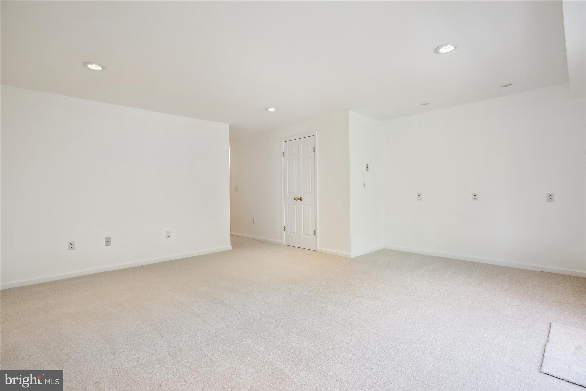 NORBECK MANOR - Residential