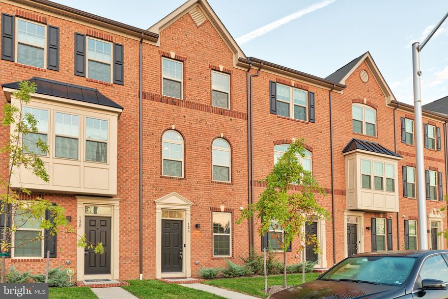 METICULOUSLY MAINTAINED NEW TOWNHOUSE NEAR 895, 95, CANTON & HOPKINS BAYVIEW. 3 BEDROOMS WITH 3.5 BATHROOMS. FEATURING HARDWOOD THROUGHOUT THE MAIN FLOOR, SS APPLIANCES, GRANITE & A LARGE ISLAND IN THE KITCHEN. 1 CAR GARAGE. LARGE DECK, SECURITY SYSTEM W/ SMART PHONE APP CONTROL!