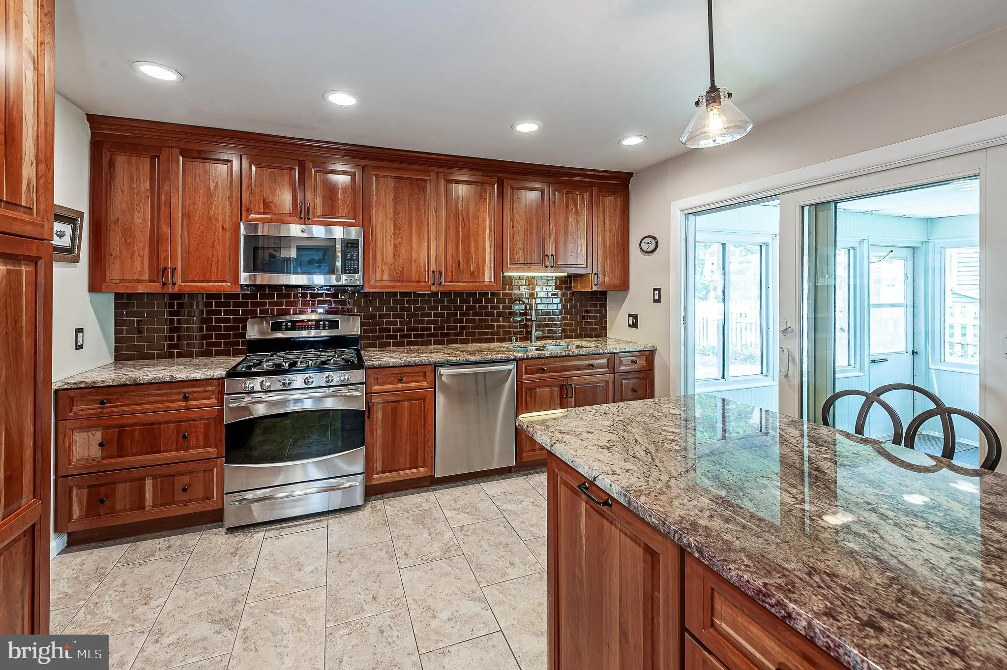 Turnersville, New Jersey 08012, United States, 3 Bedrooms Bedrooms, ,2 BathroomsBathrooms,Residential,Pending,183524