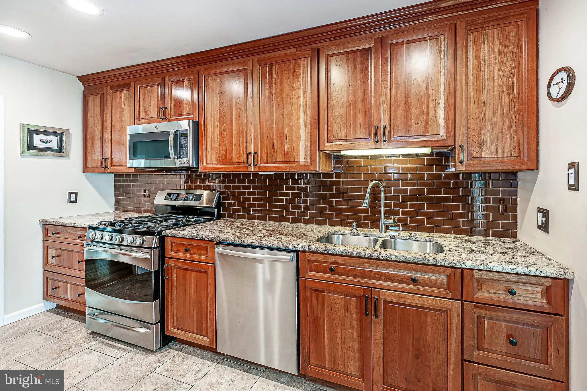 Turnersville, New Jersey 08012, United States, 3 Bedrooms Bedrooms, ,2 BathroomsBathrooms,Residential,Pending,183524