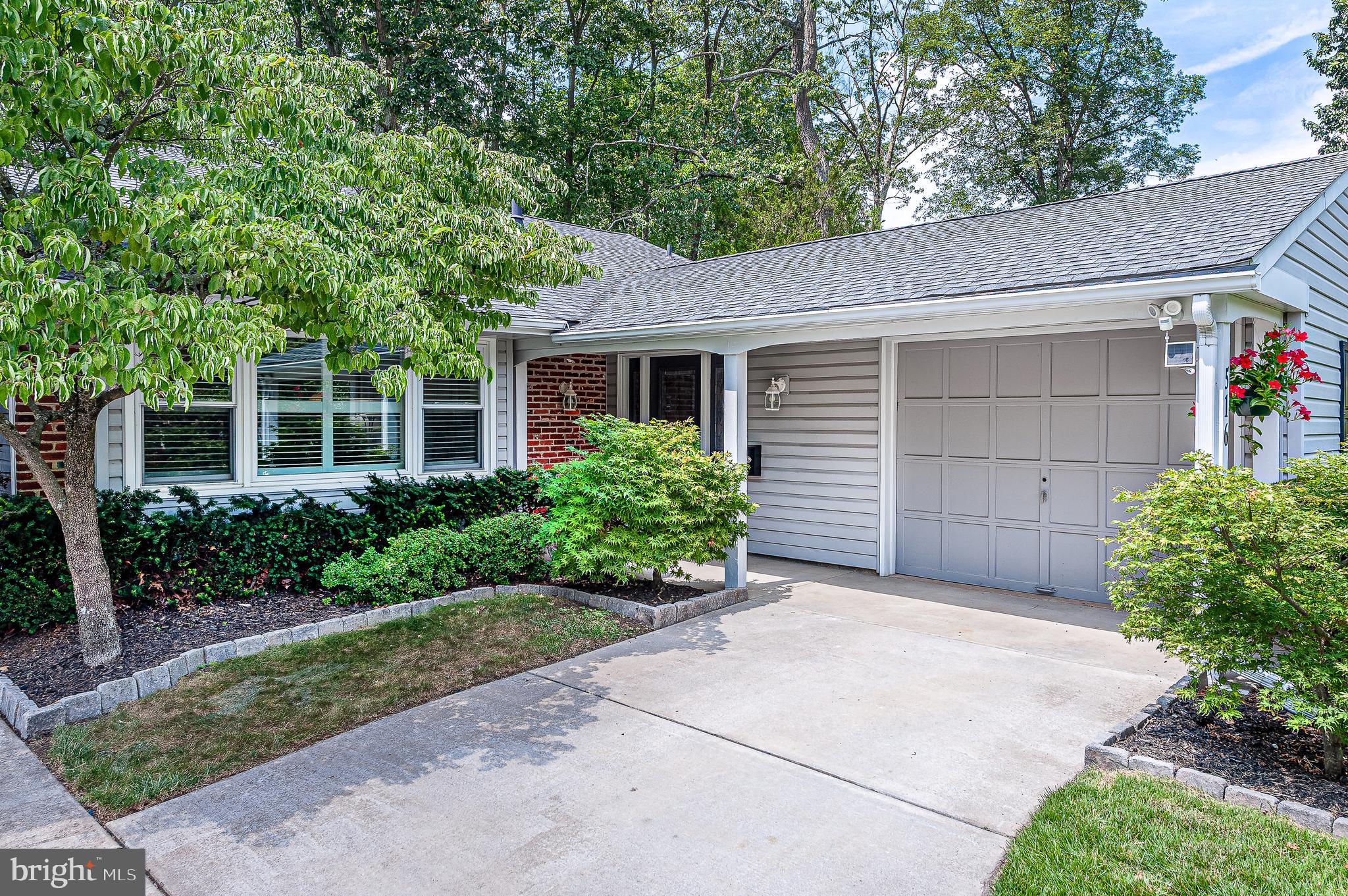 516 WHITMAN DRIVE