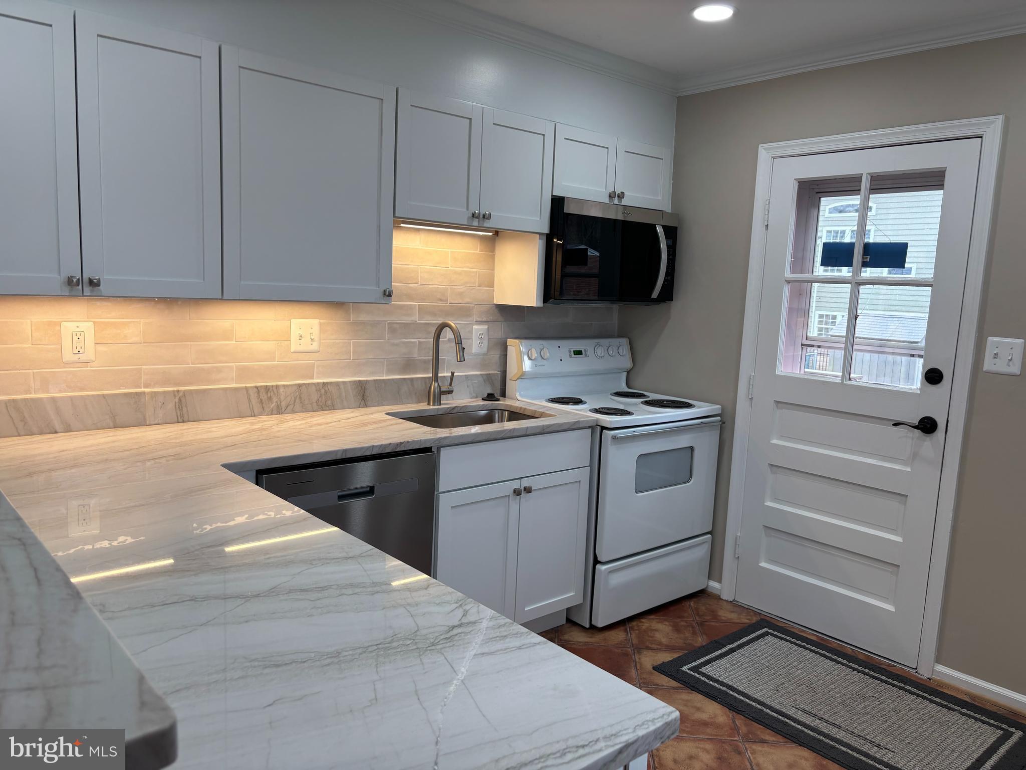 FAIRVIEW  BEACH - Residential Lease