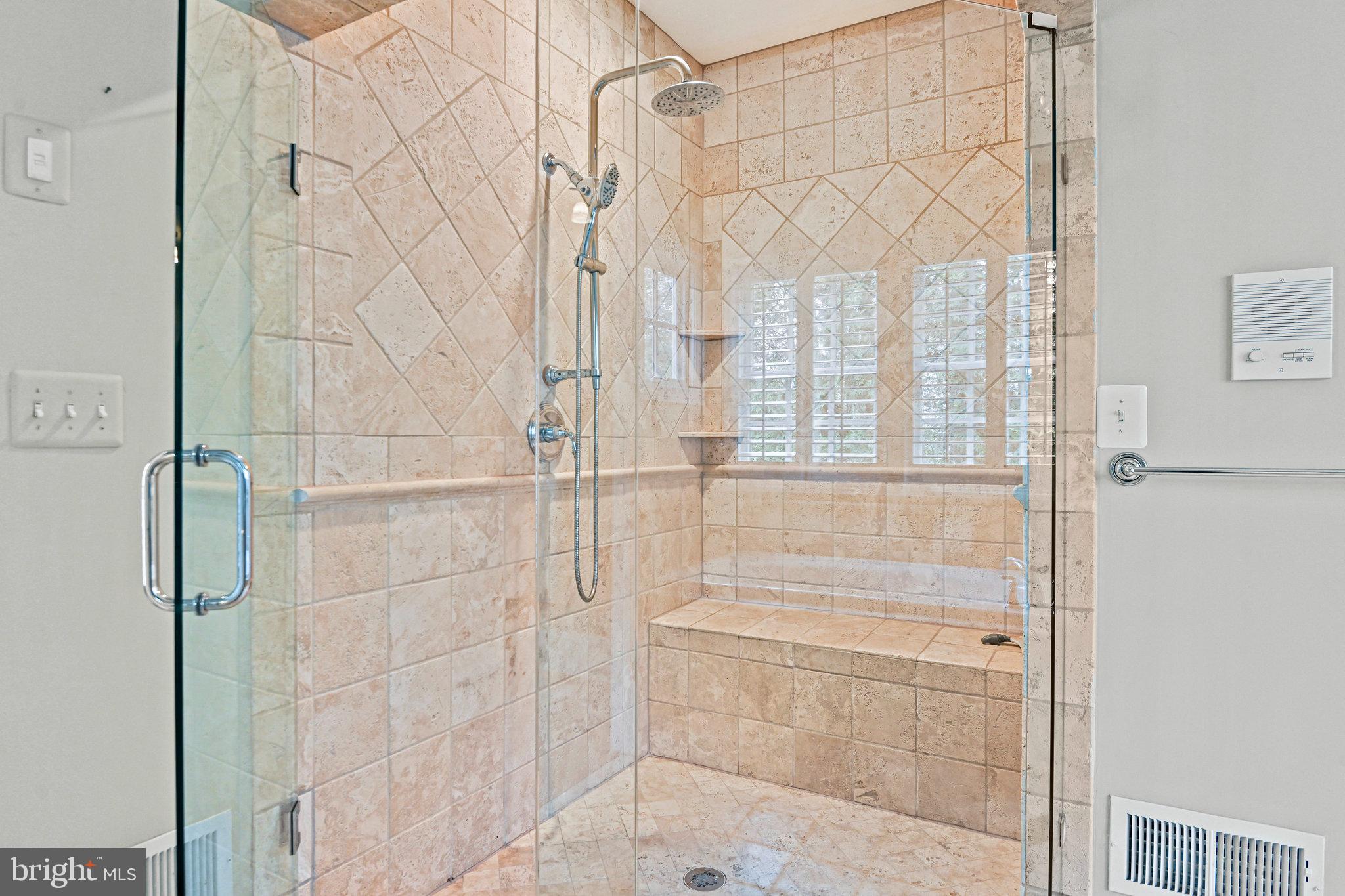 WILLIAMSBURG COMMONS - Residential