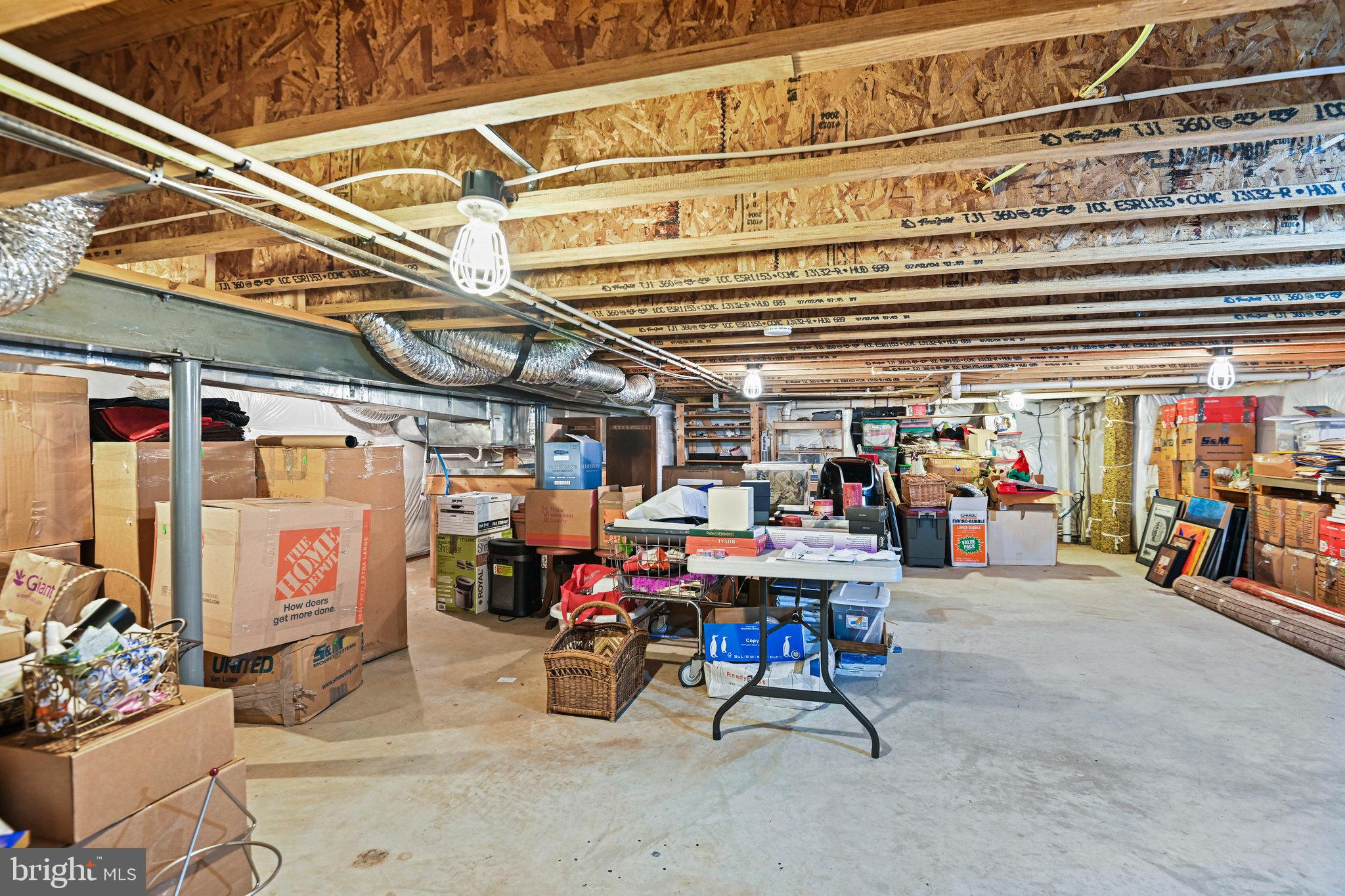 WILLIAMSBURG COMMONS - Residential