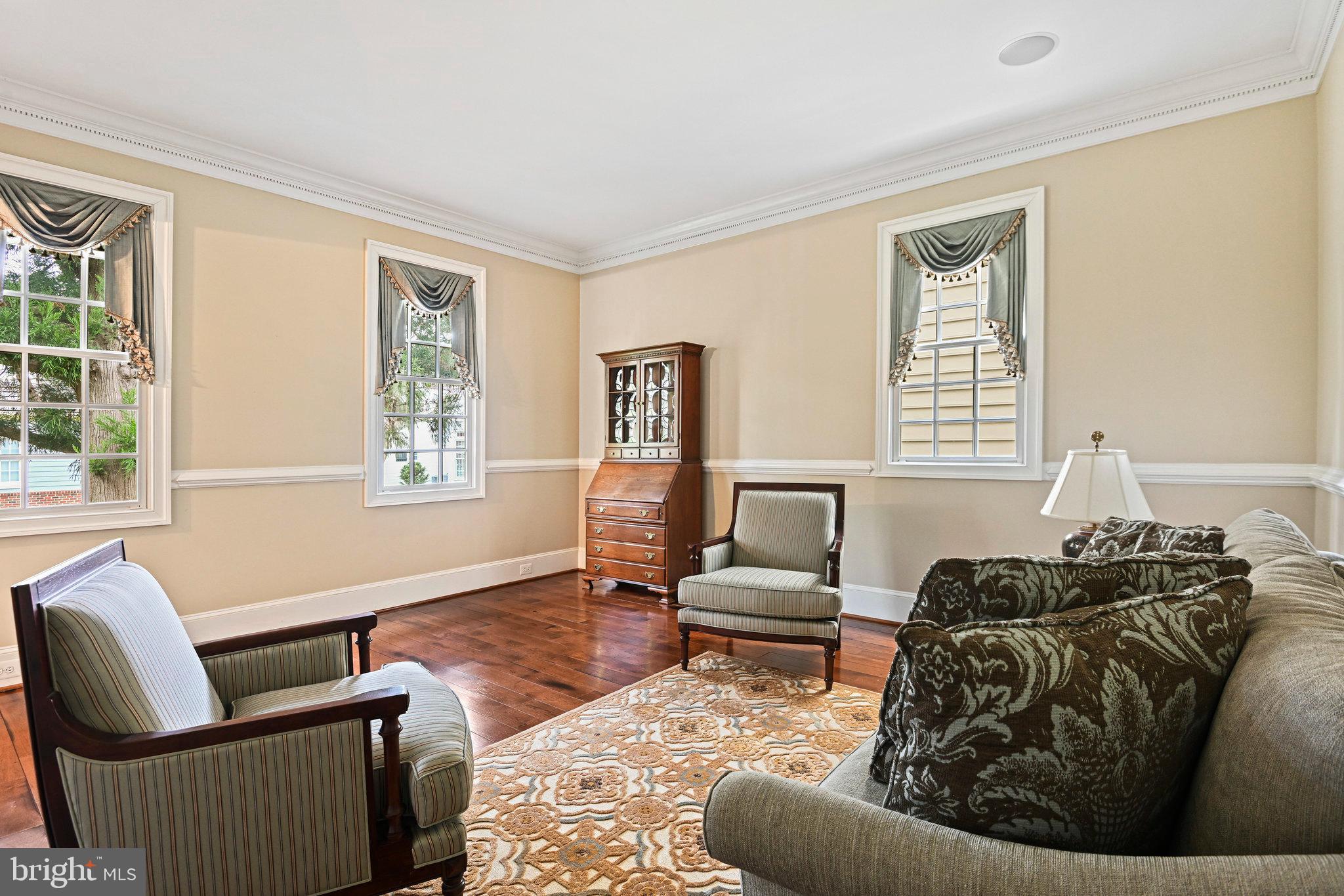 WILLIAMSBURG COMMONS - Residential