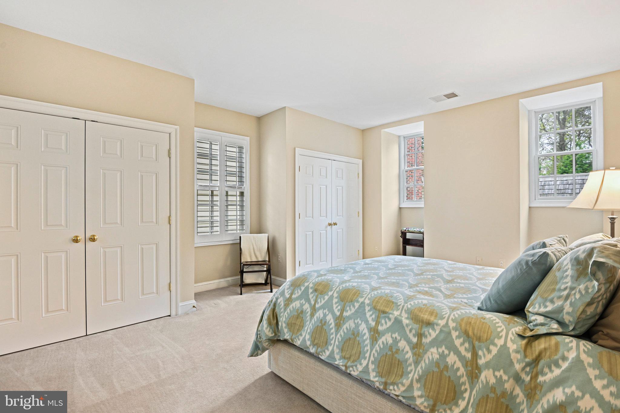 WILLIAMSBURG COMMONS - Residential