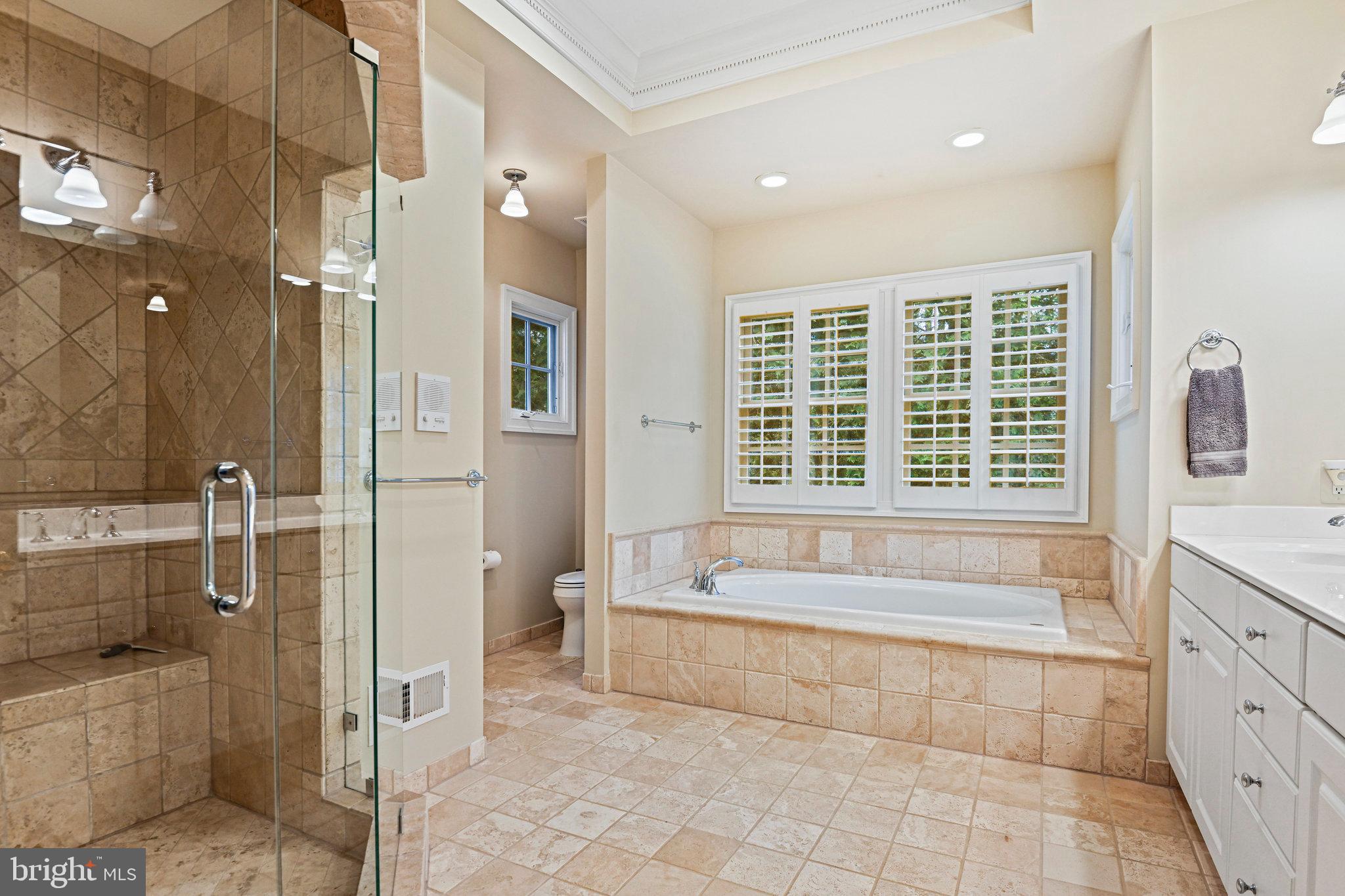 WILLIAMSBURG COMMONS - Residential