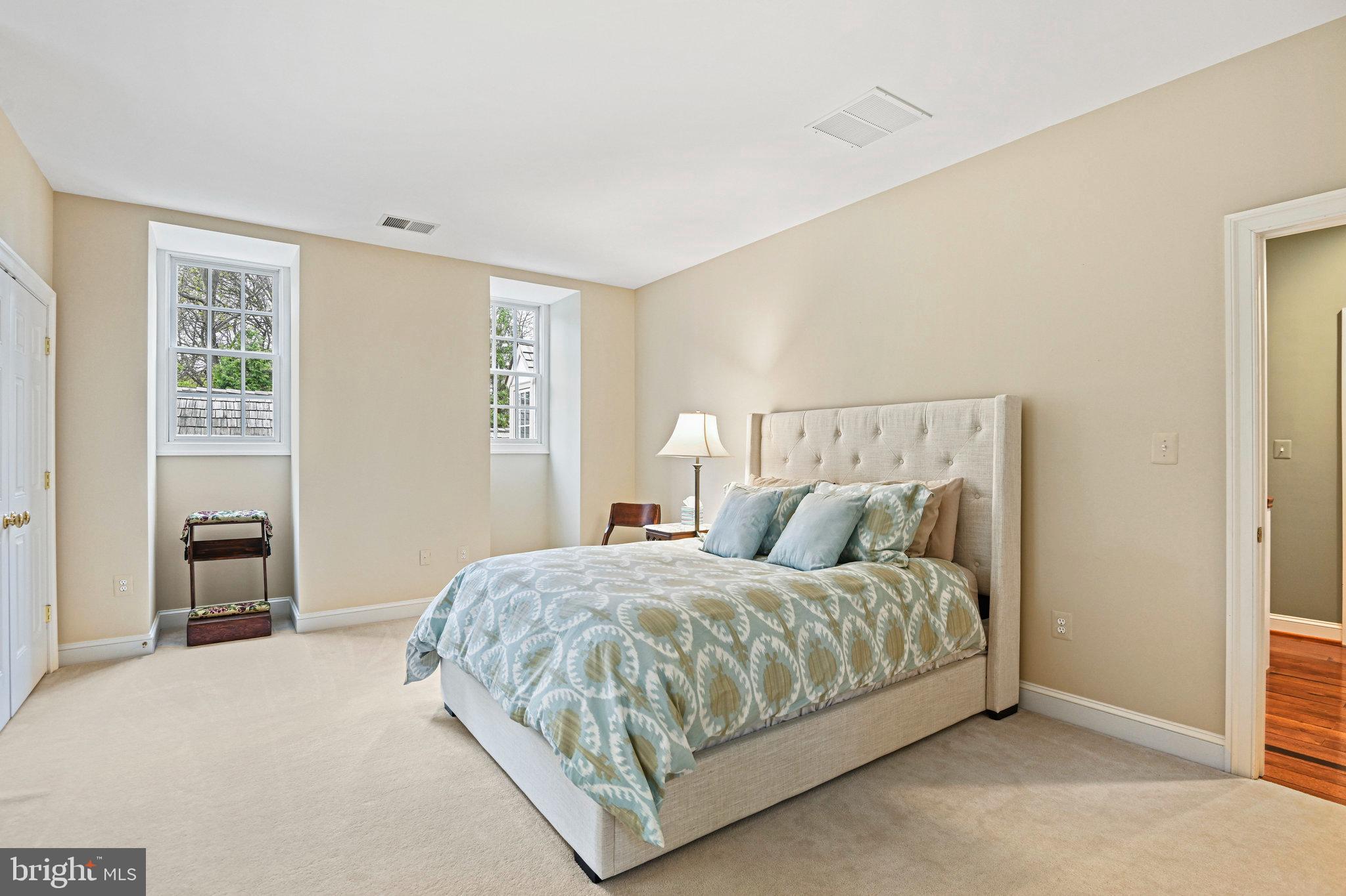 WILLIAMSBURG COMMONS - Residential