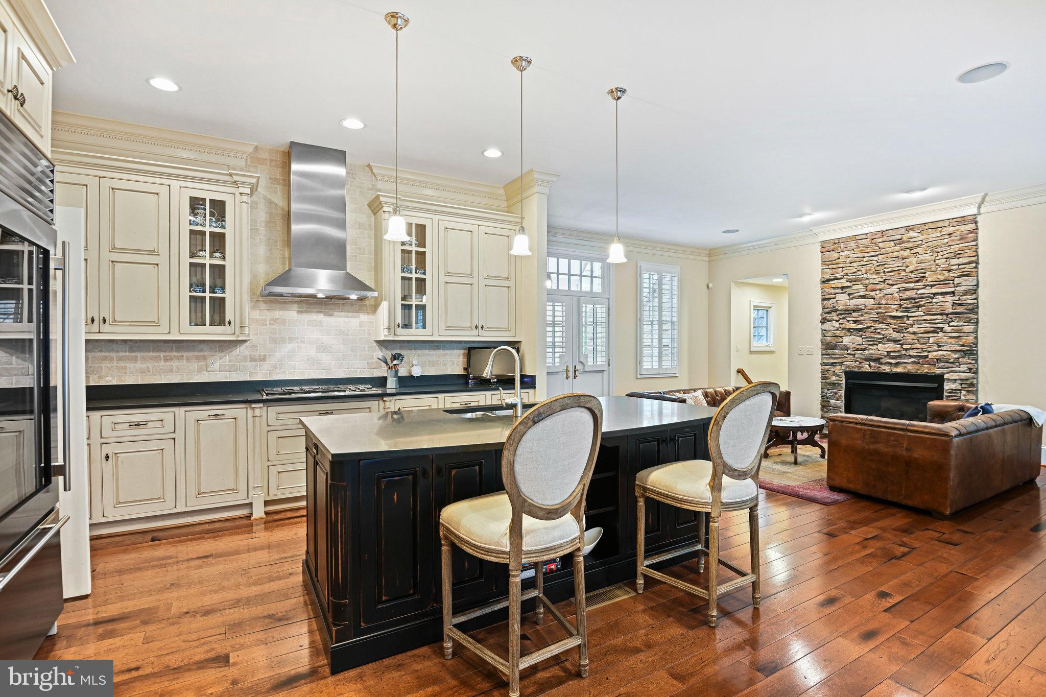 WILLIAMSBURG COMMONS - Residential