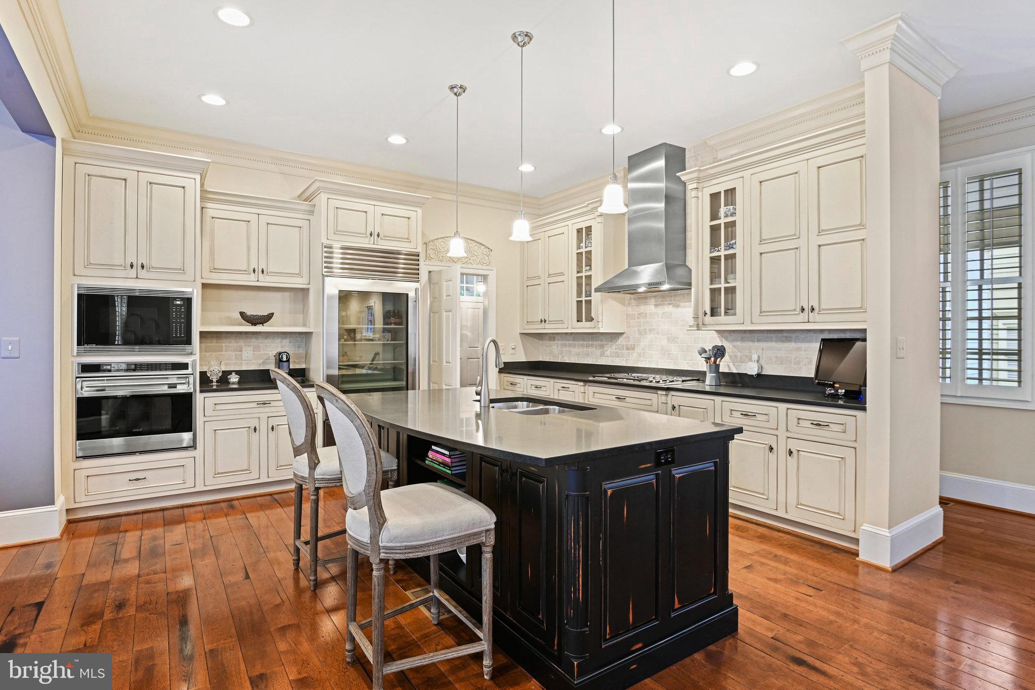 WILLIAMSBURG COMMONS - Residential