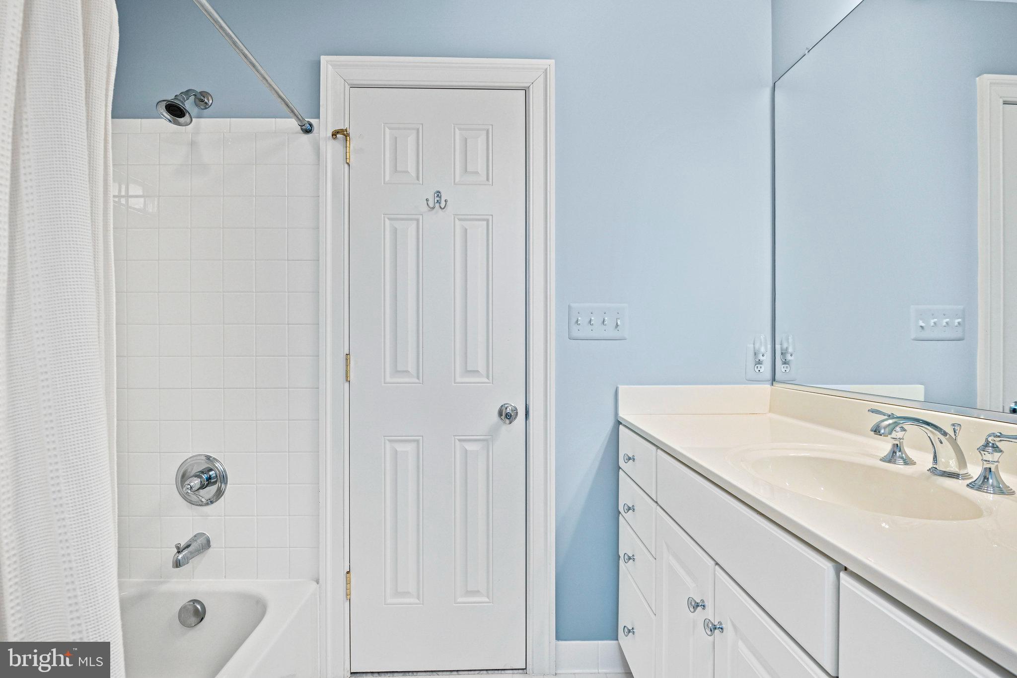 WILLIAMSBURG COMMONS - Residential