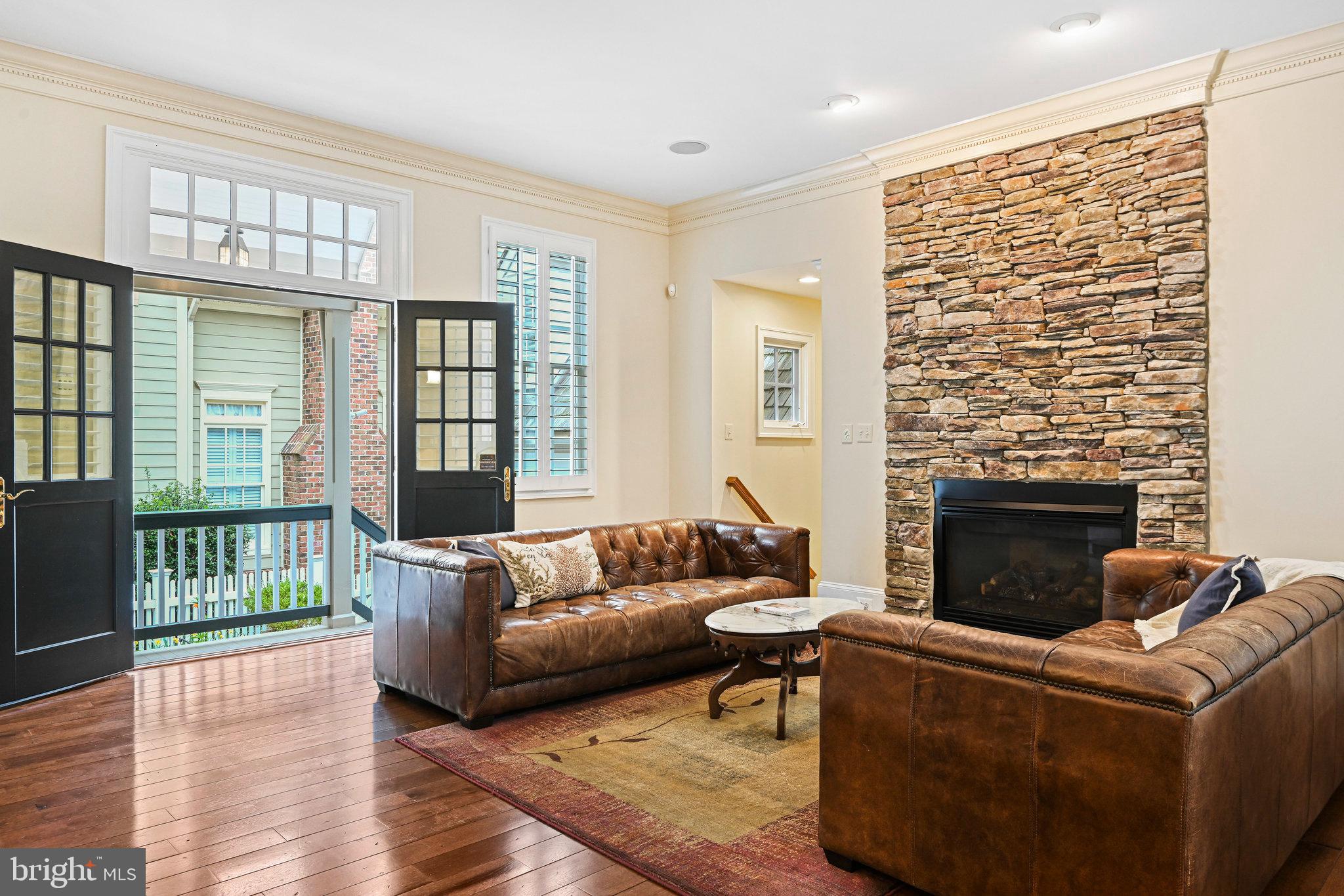 WILLIAMSBURG COMMONS - Residential