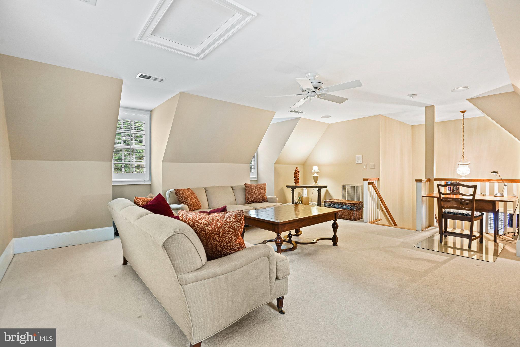 WILLIAMSBURG COMMONS - Residential