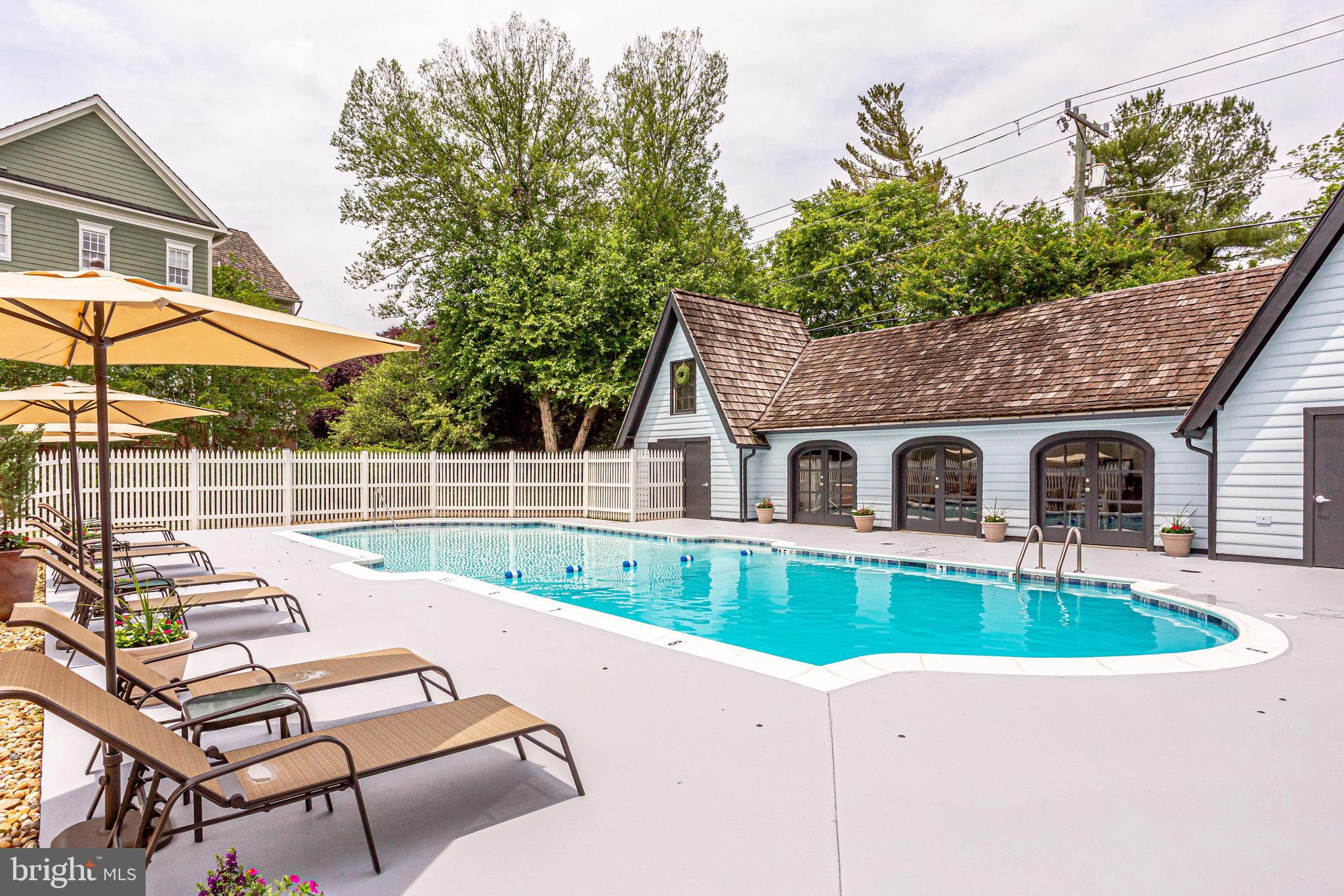 WILLIAMSBURG COMMONS - Residential