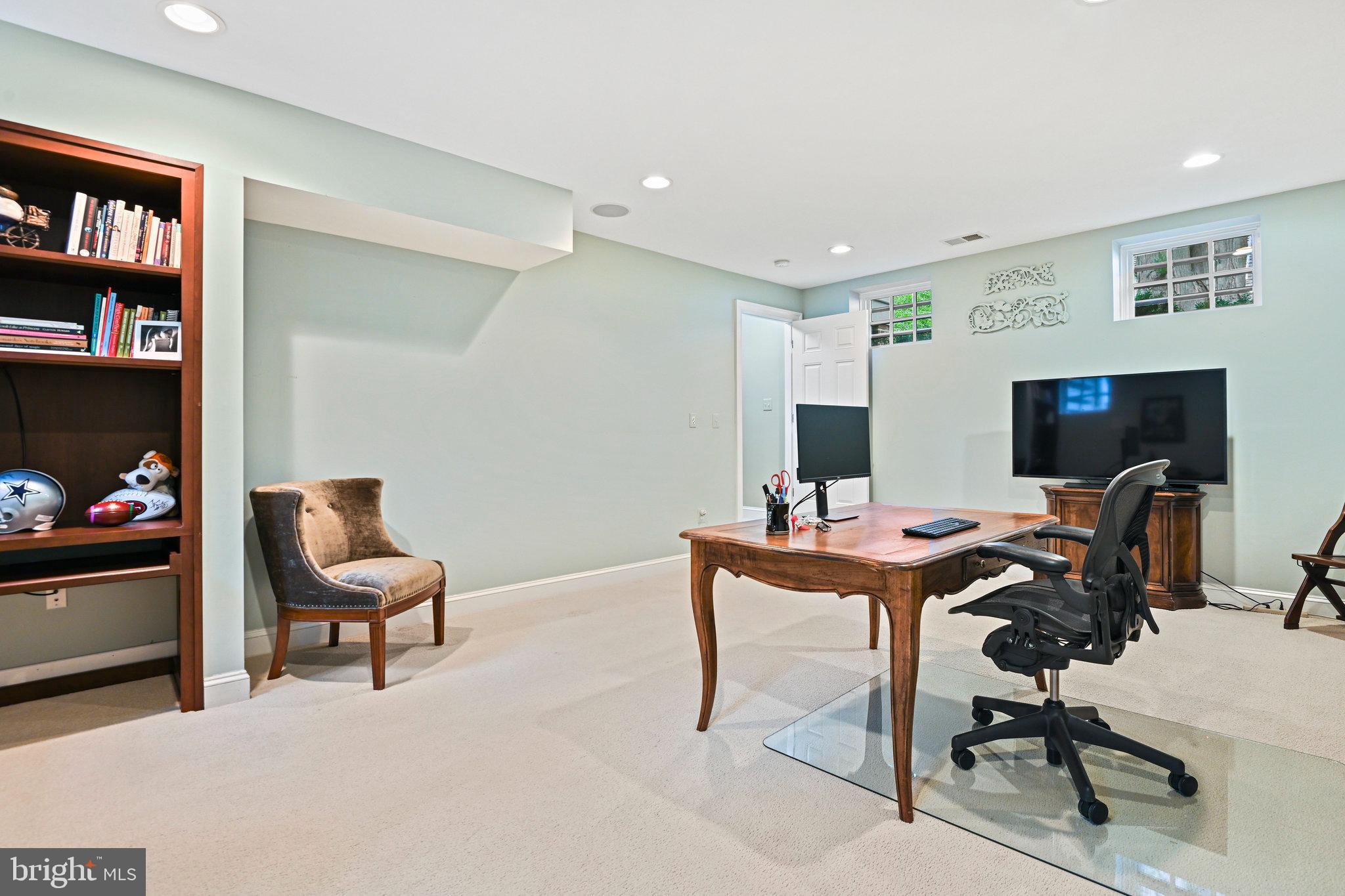 WILLIAMSBURG COMMONS - Residential