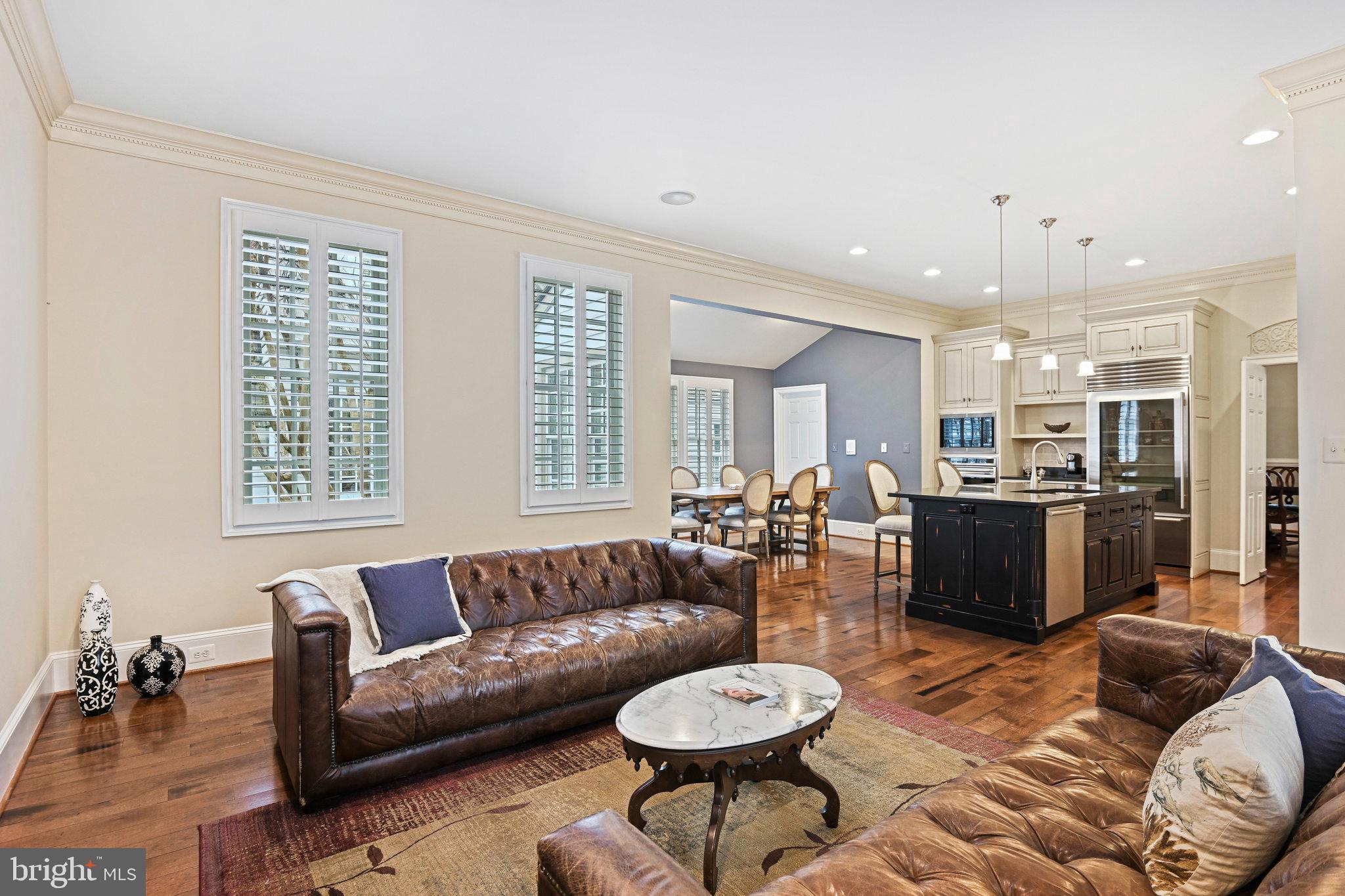 WILLIAMSBURG COMMONS - Residential